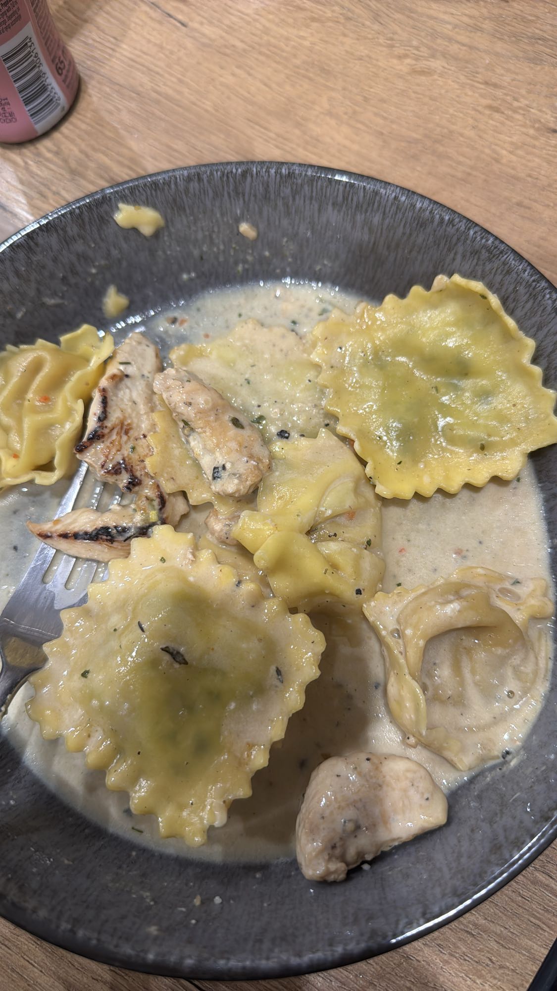 Käse-Ravioli mit Hähnchen