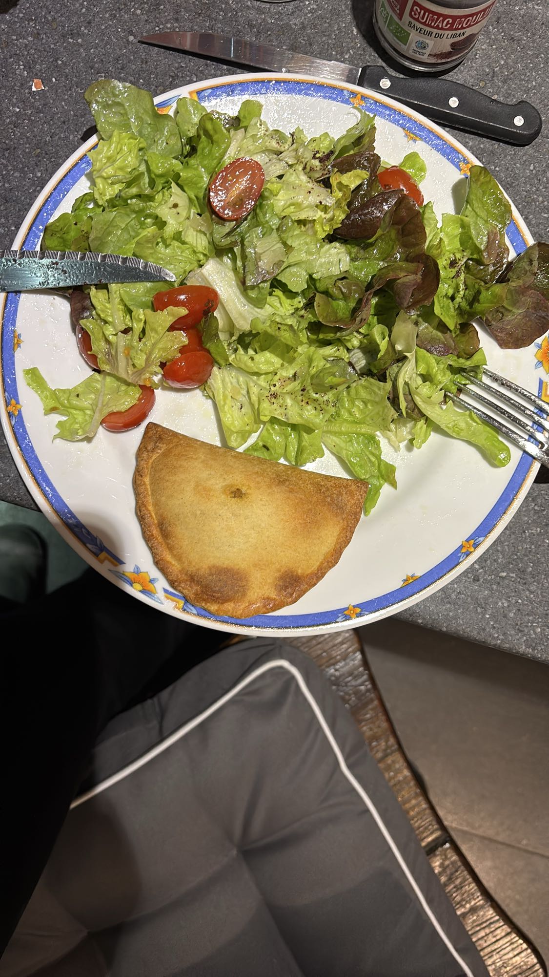 Salade et chausson