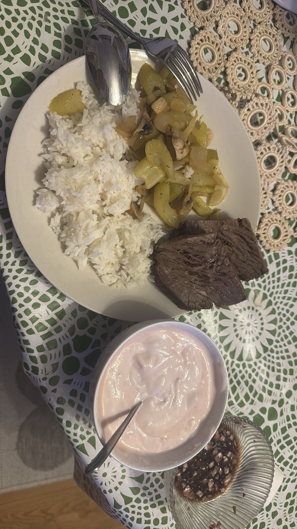 Ris, kött, grönsaker & yoghurt