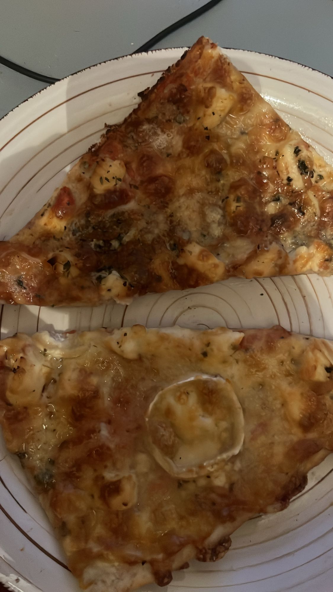 Porciones de pizza de queso