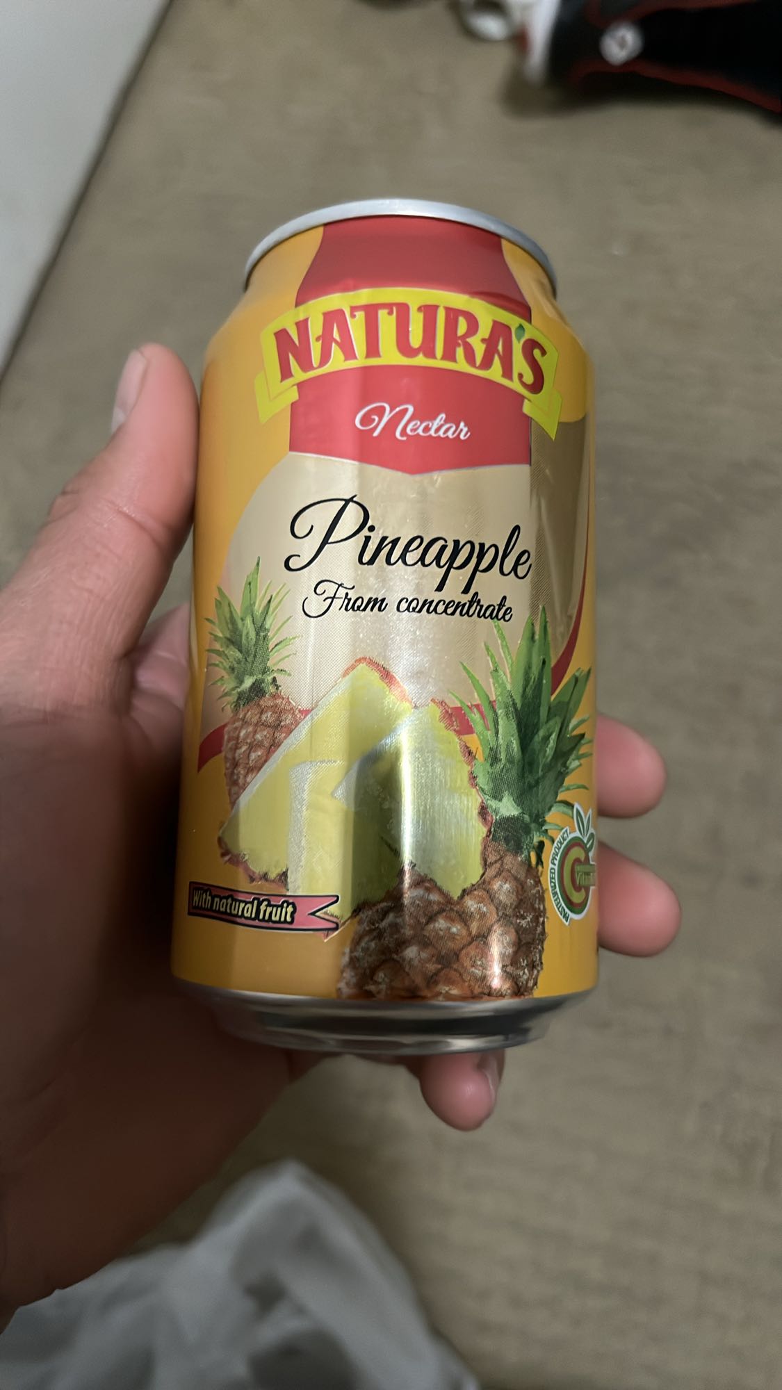 Néctar de piña en lata