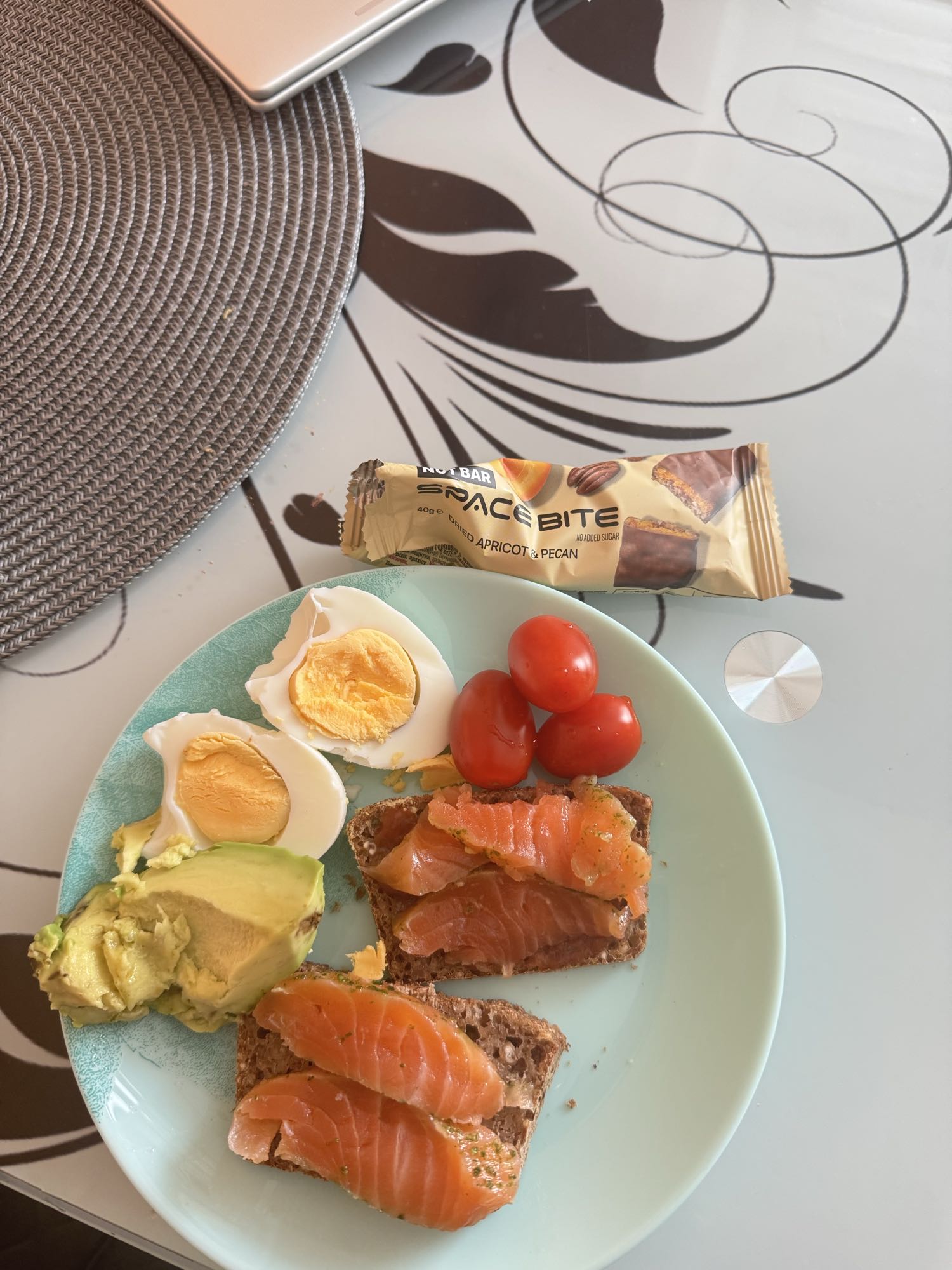 Сніданок з лососем