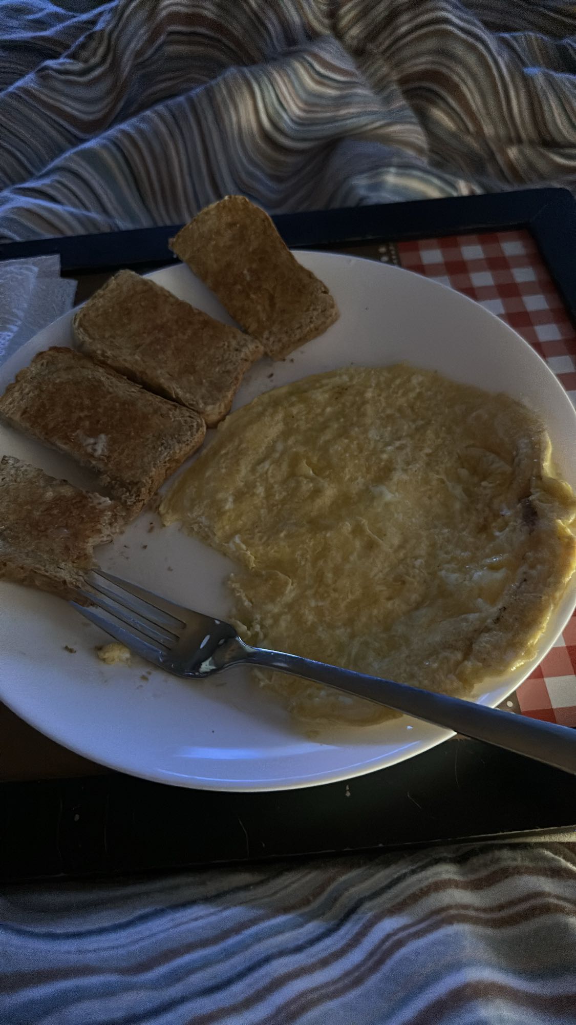 Omelet met volkoren toast
