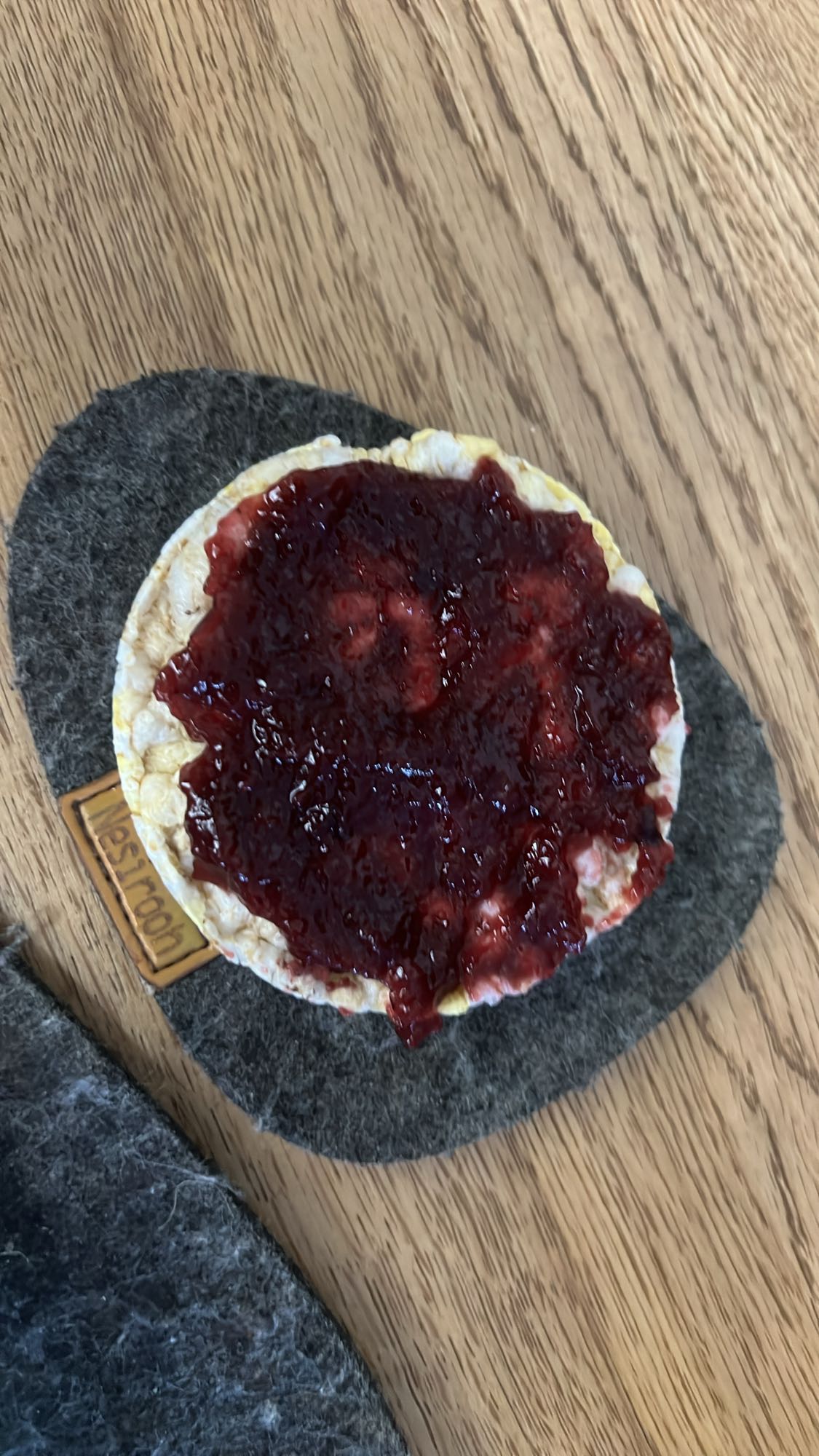 Reiswaffel mit Marmelade