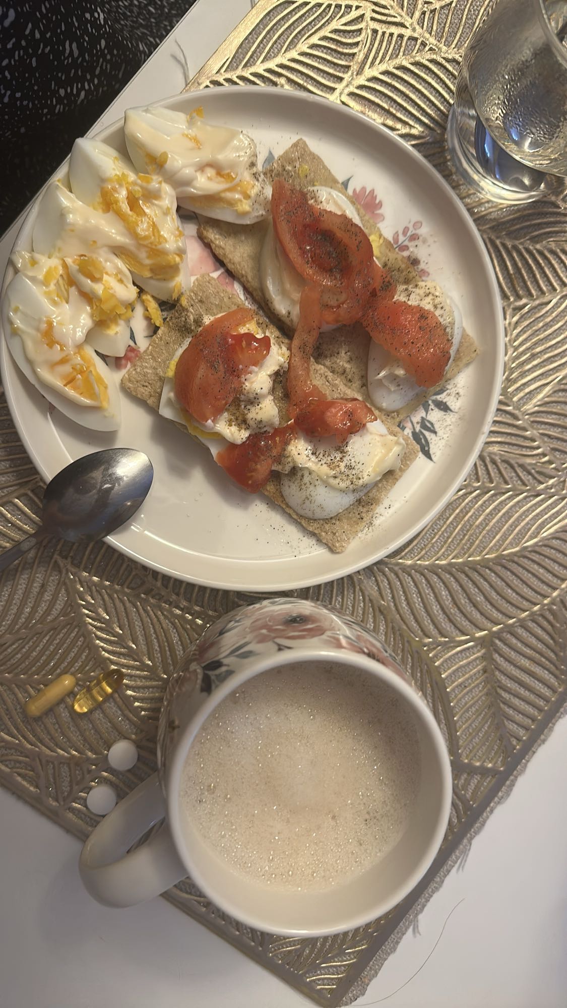 Jajka z chrupkim pieczywem