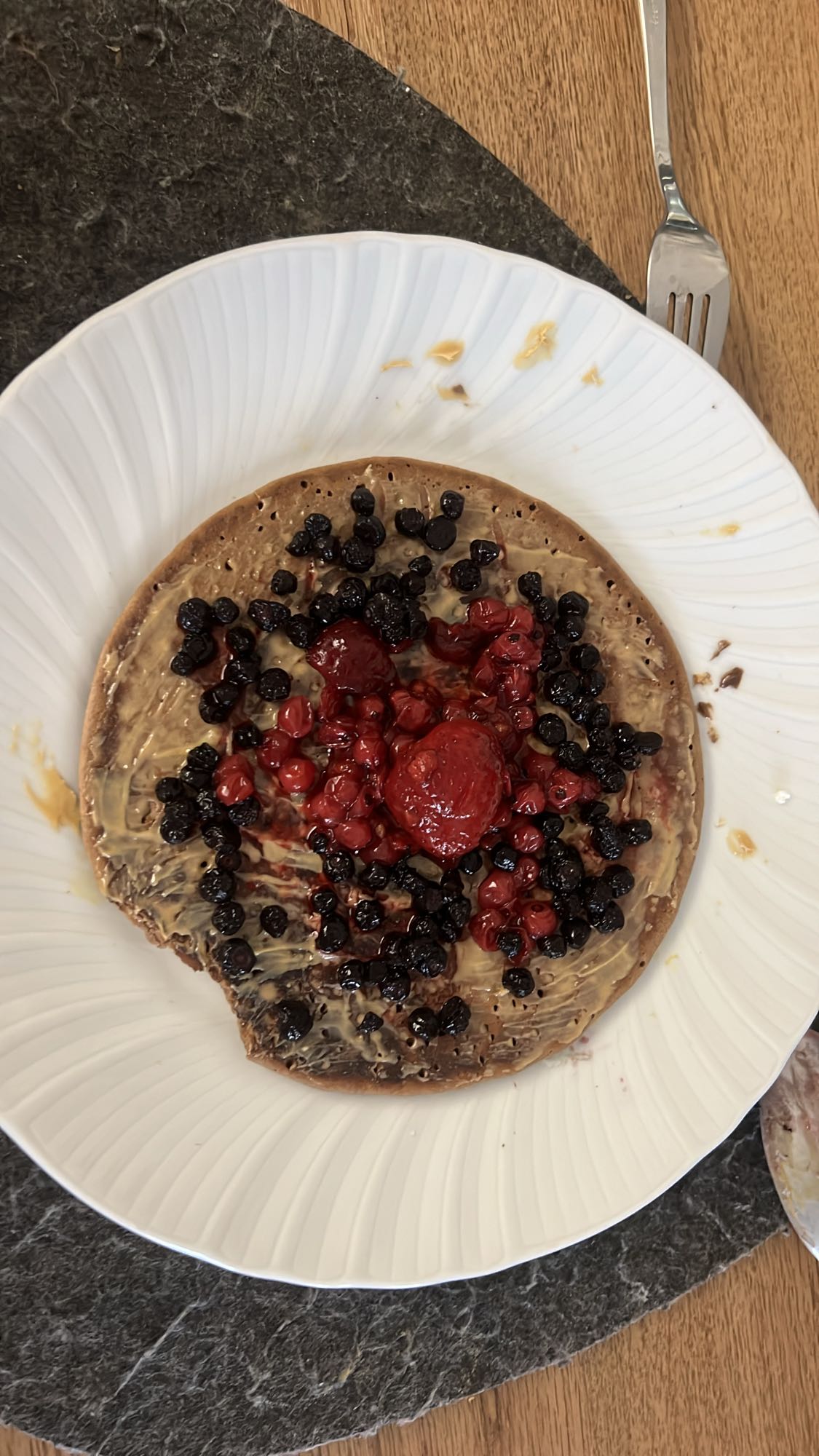 Protein pancake with berries