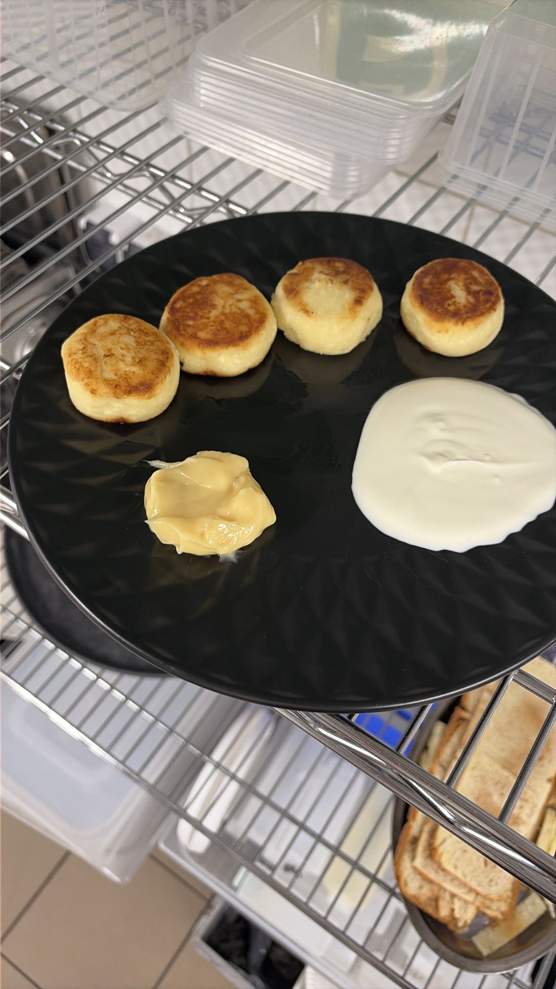 Сырники со сметаной