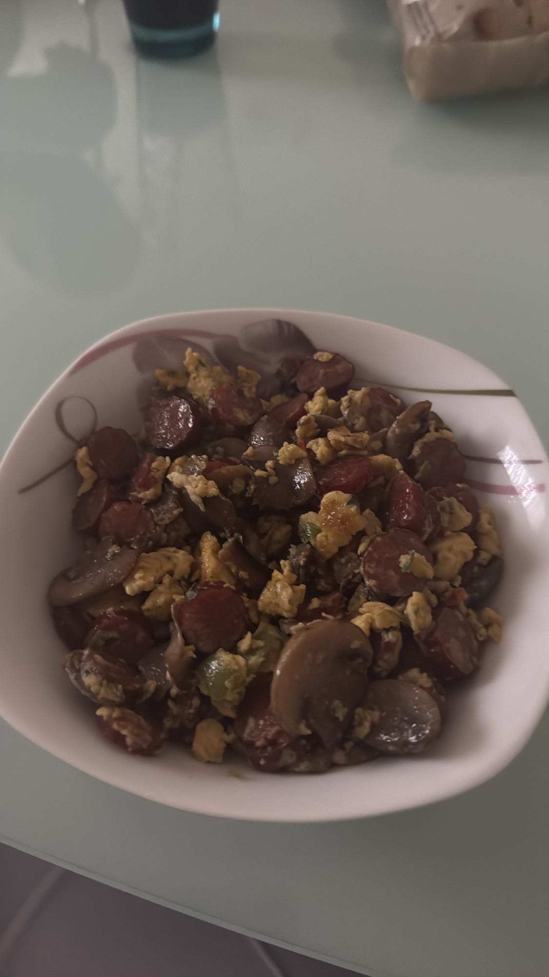 Wurst-Ei-Pilz-Pfanne