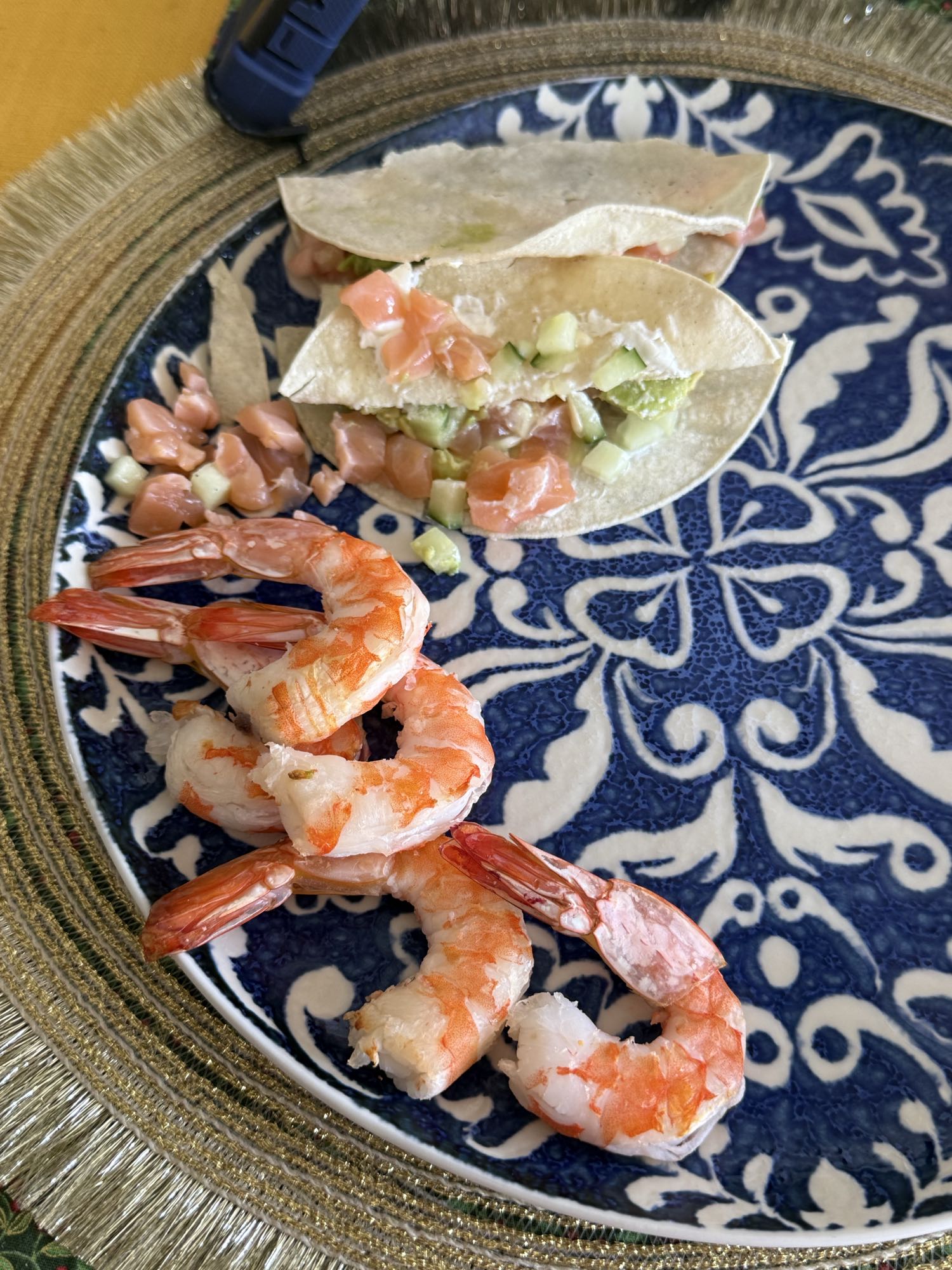 Тортильї з лососем та креветками