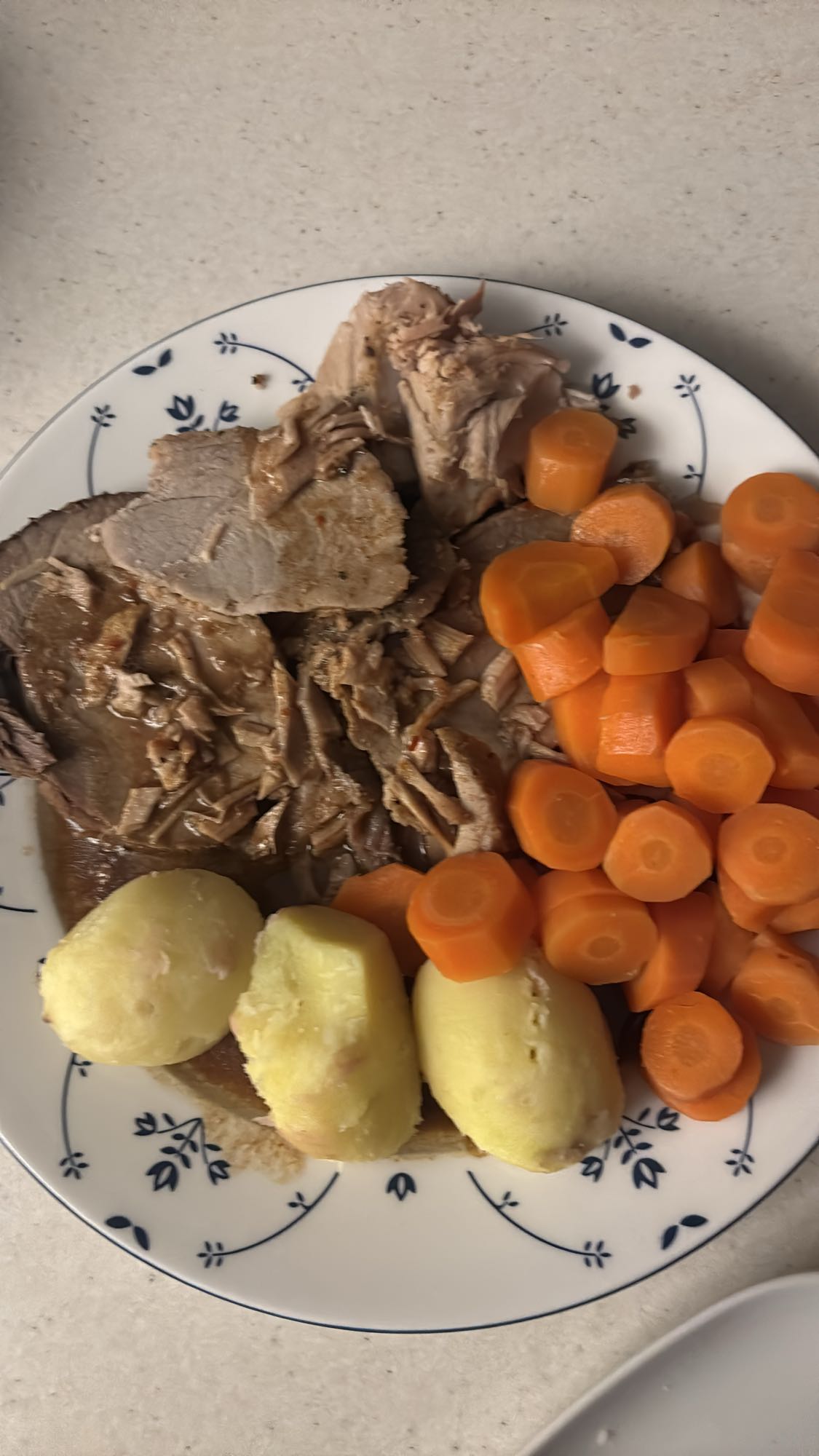 Kokt kjøtt med potet og gulrot