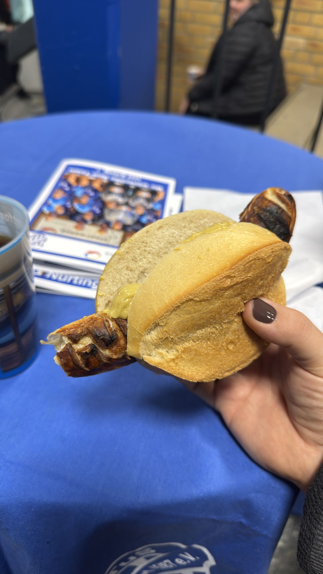 Bratwurst im Brötchen