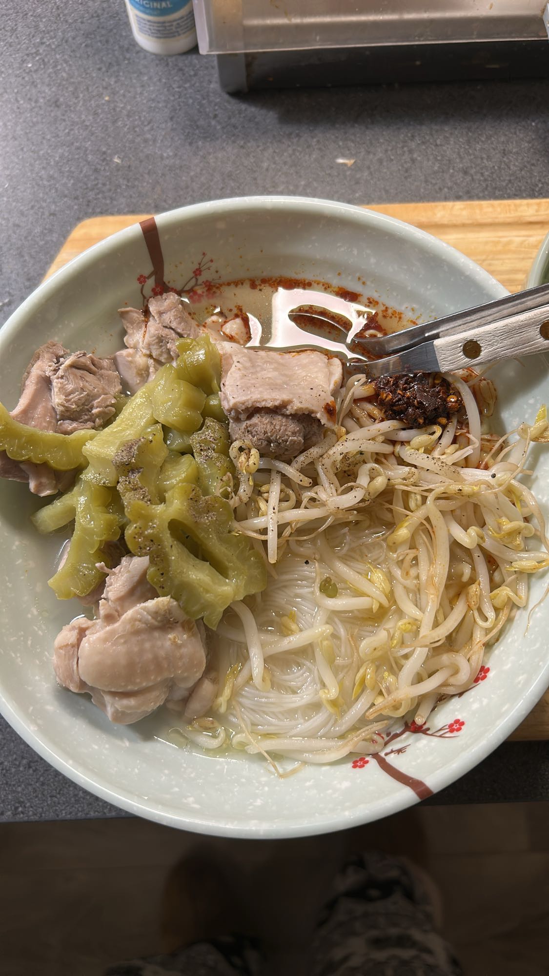 Svinekjøtt nudelsuppe