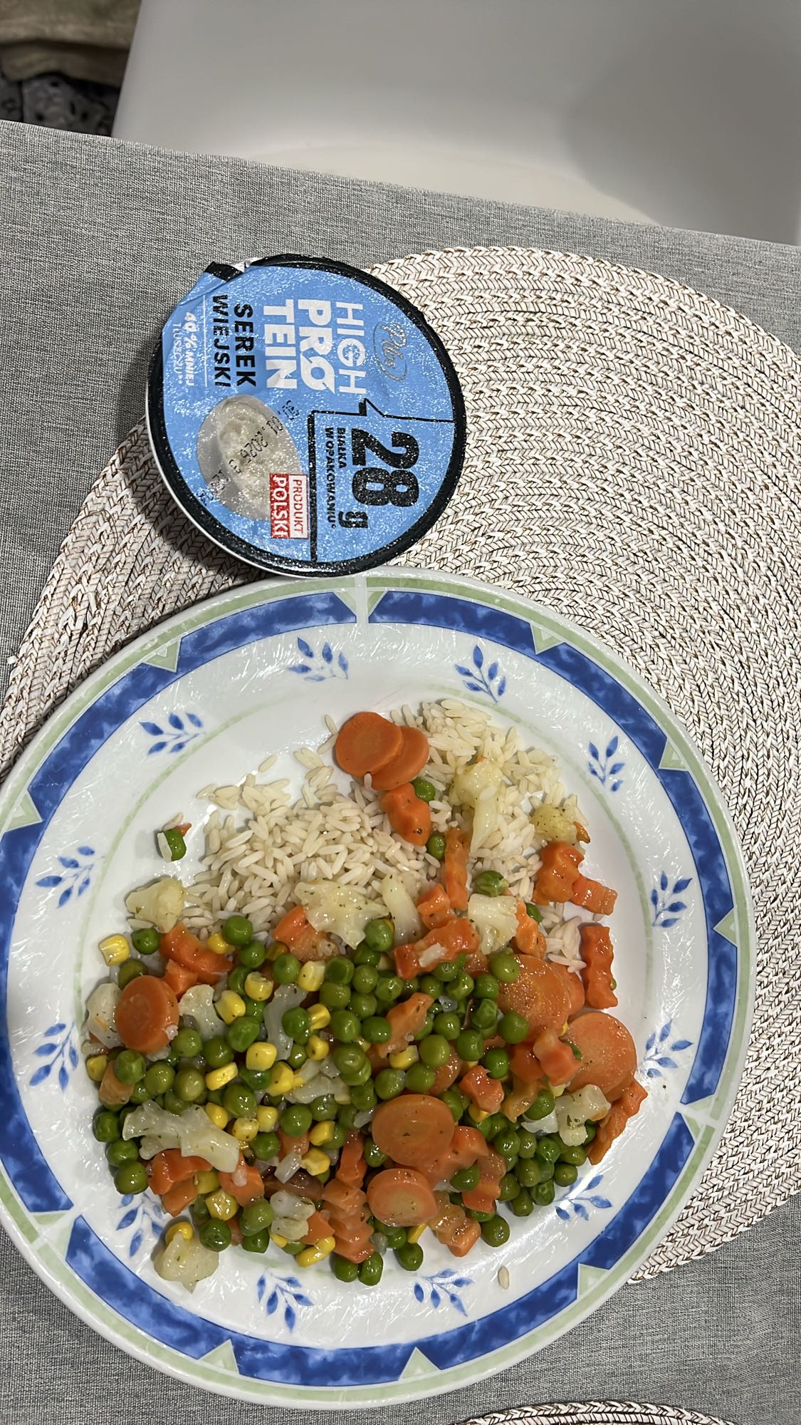 Ryż z warzywami i twaróg