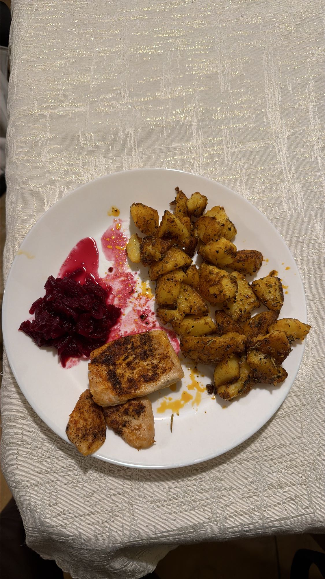 Kurczak z ziemniakami i buraczkami