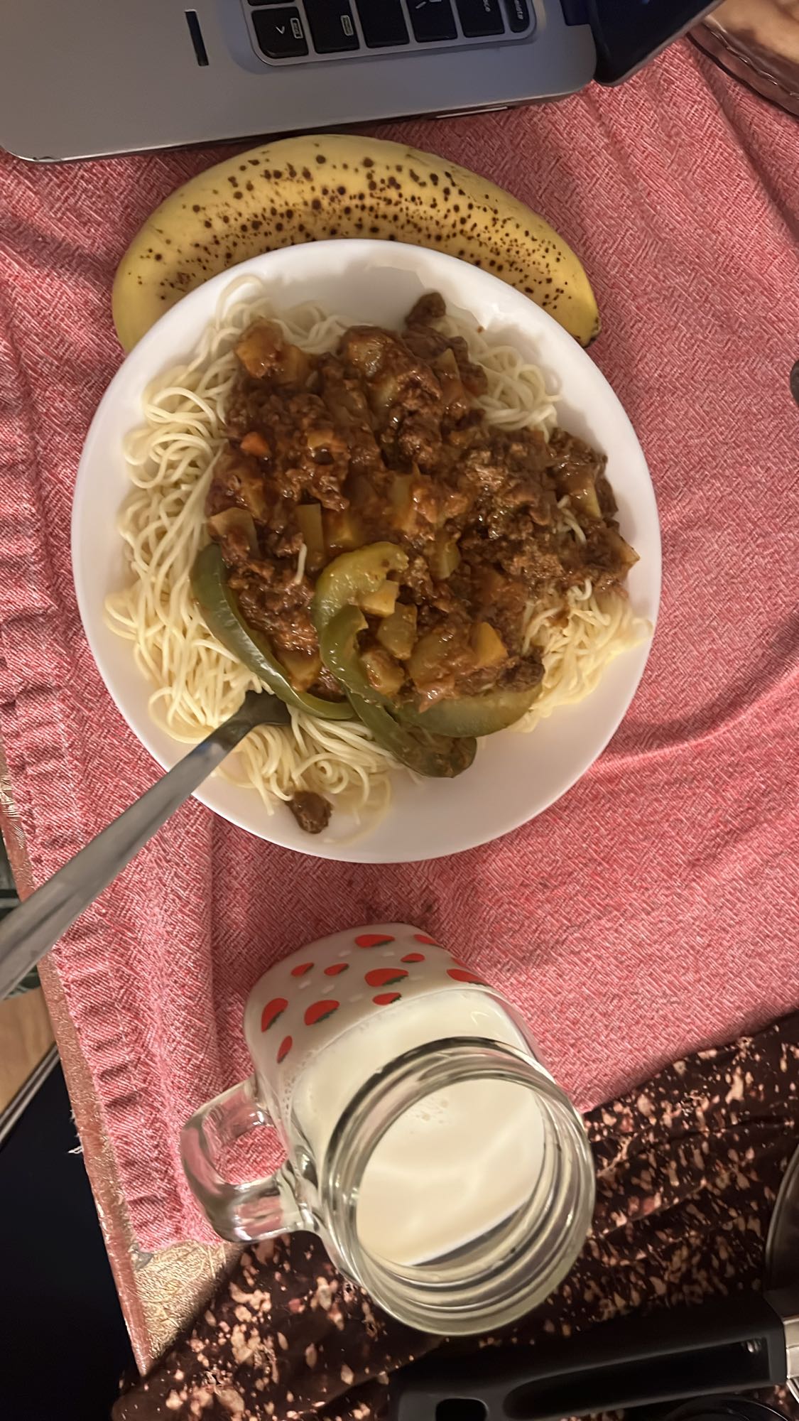 Spaghetti with beef & milk