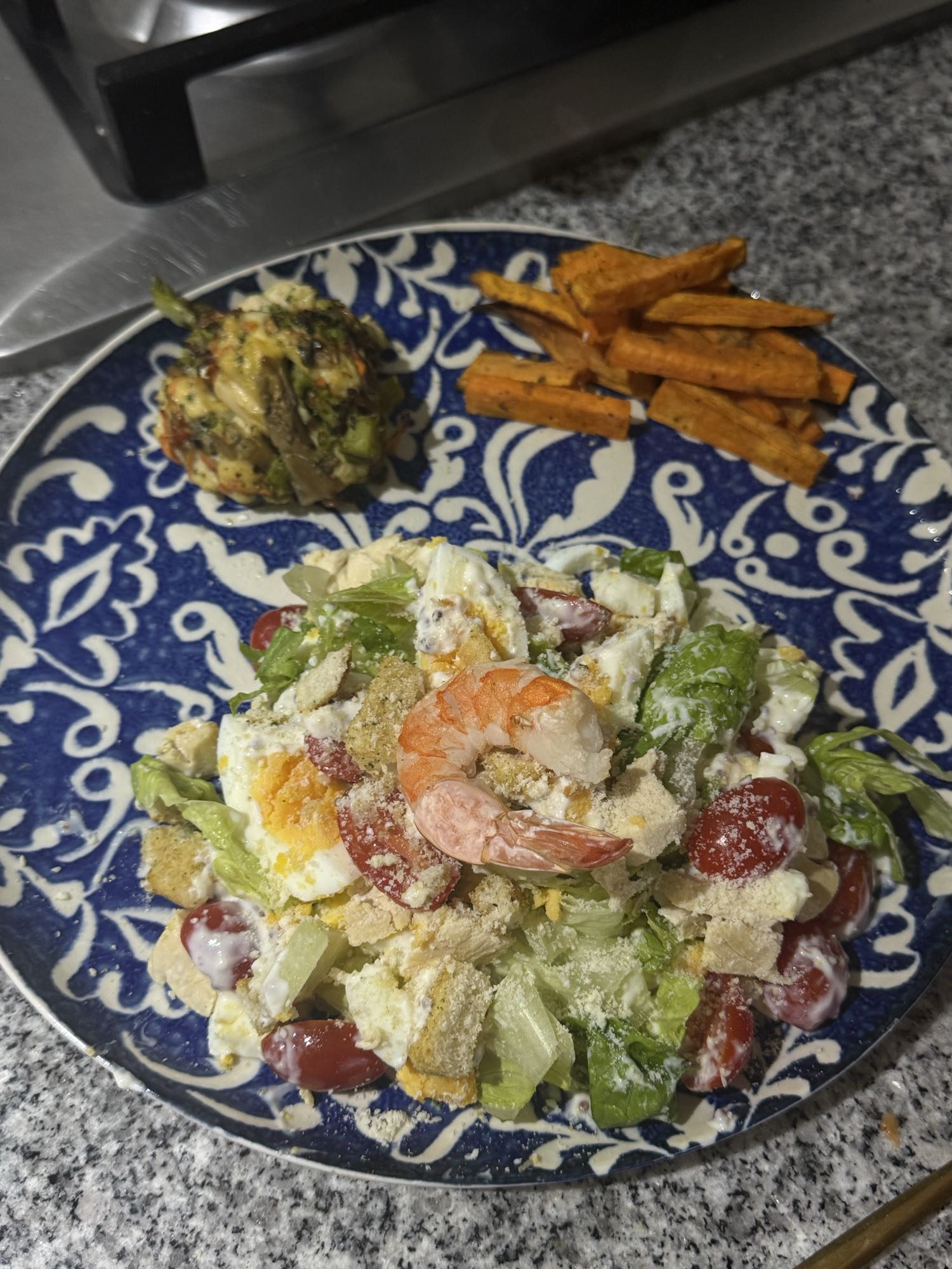 Салат з креветкою та гарніром