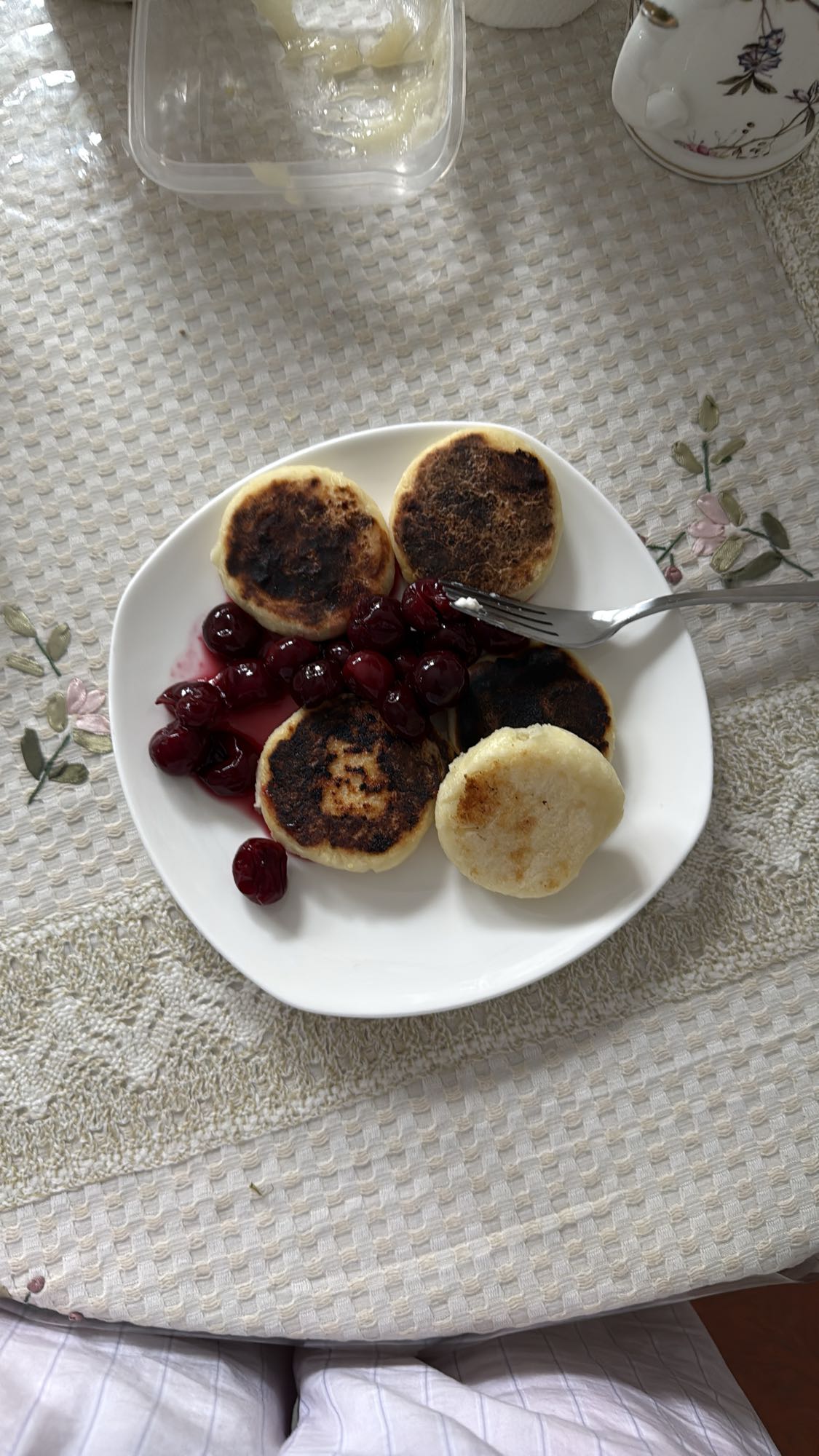 Сырники с вишней