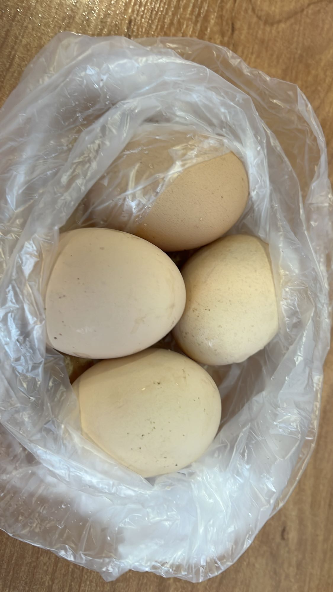 Куриные яйца