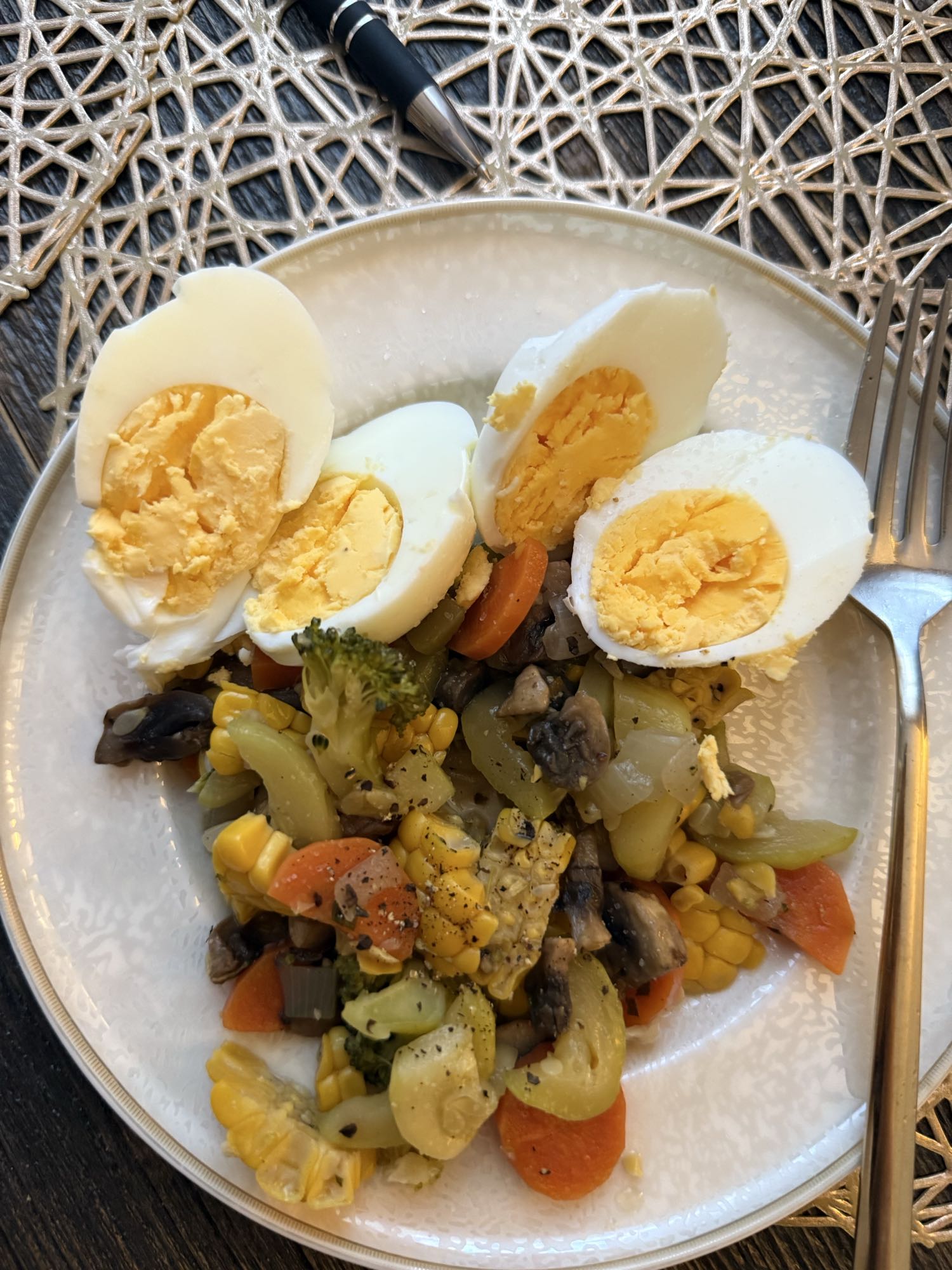 Яйца с овощами