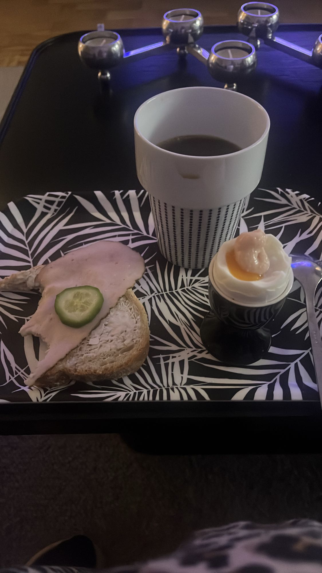 Frukostbricka med ägg