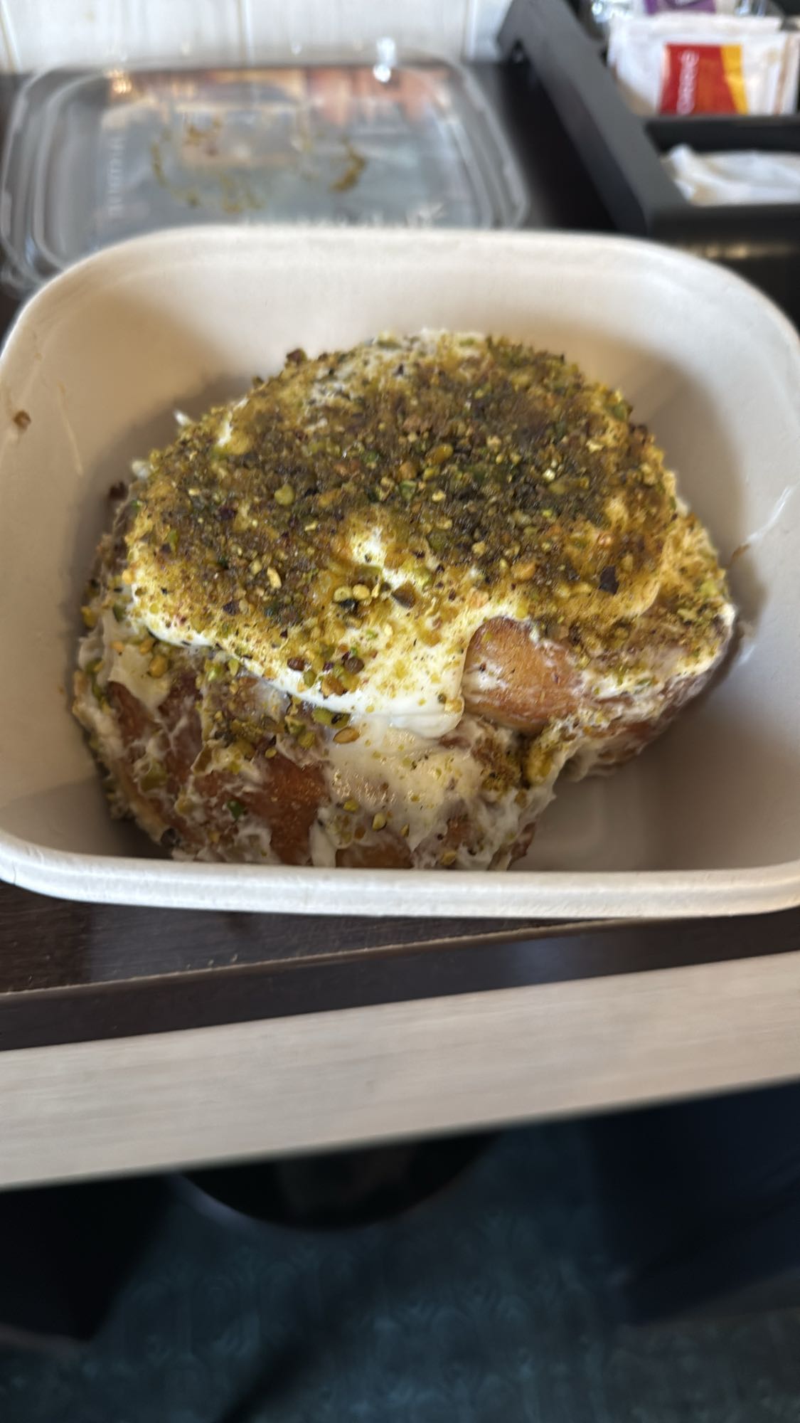 drożdżówka z pistacjami