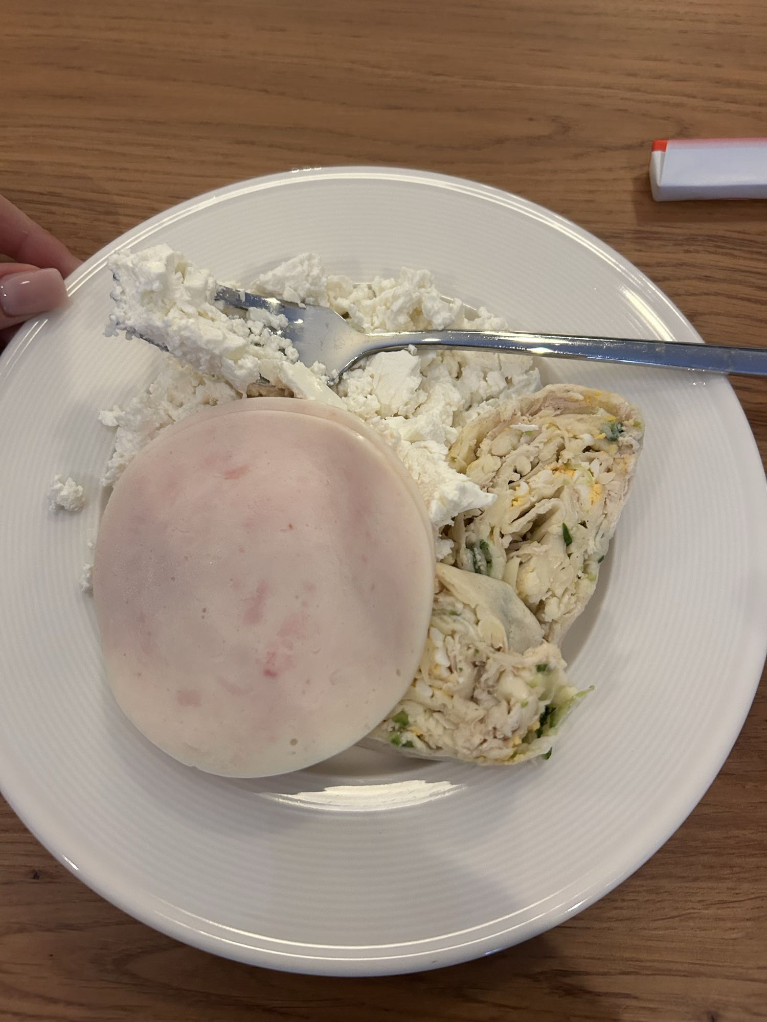 Творог с рулетом и ветчиной