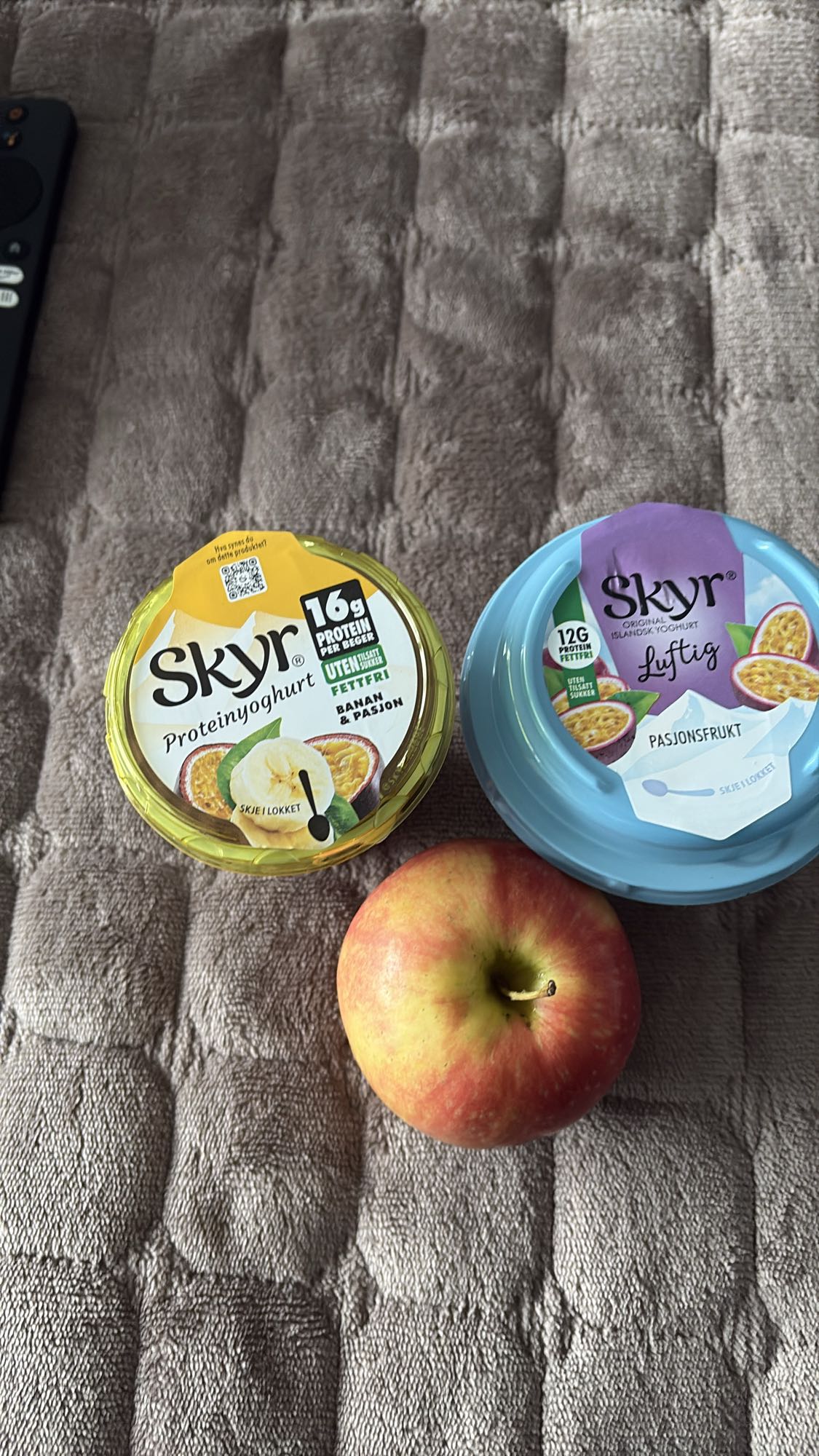 Skyr og eple