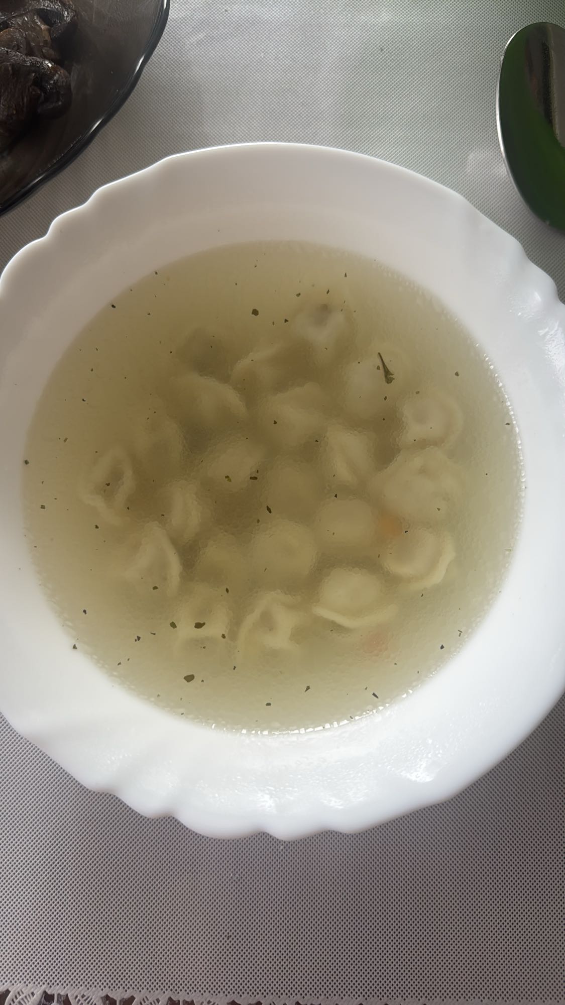 пельмени в бульоне