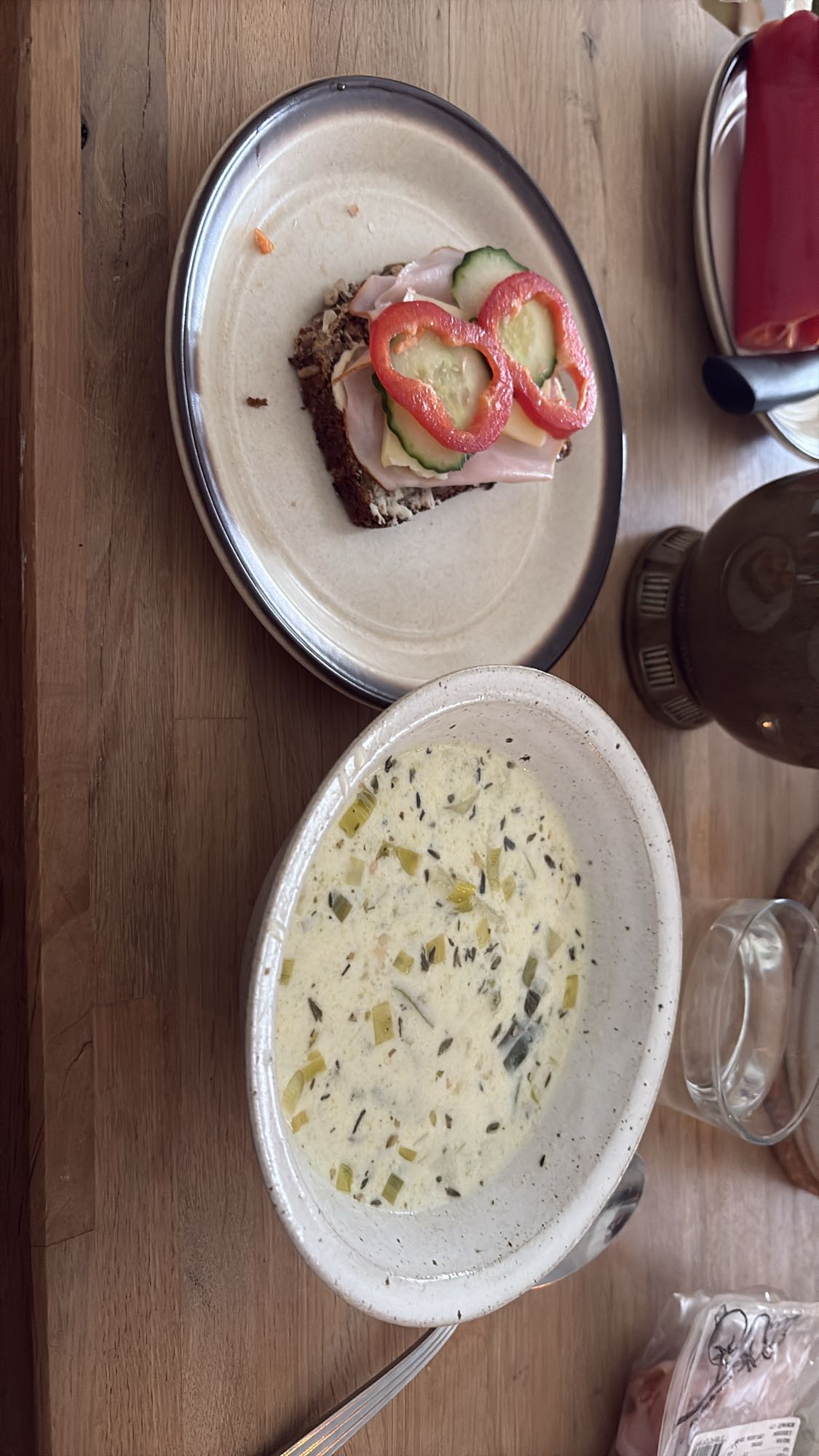 Smörgås och grönsakssoppa