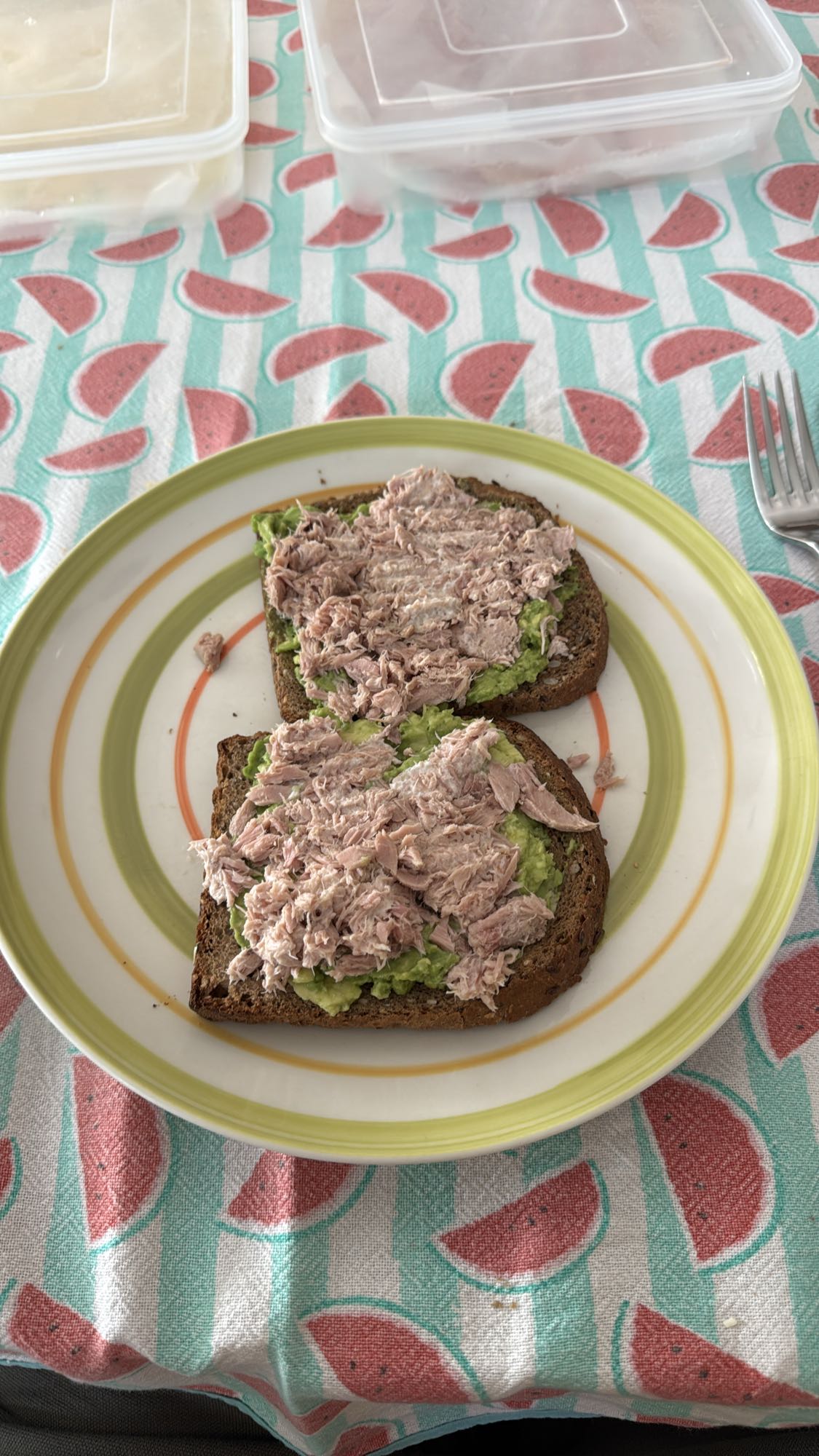 Tostadas de atún y aguacate