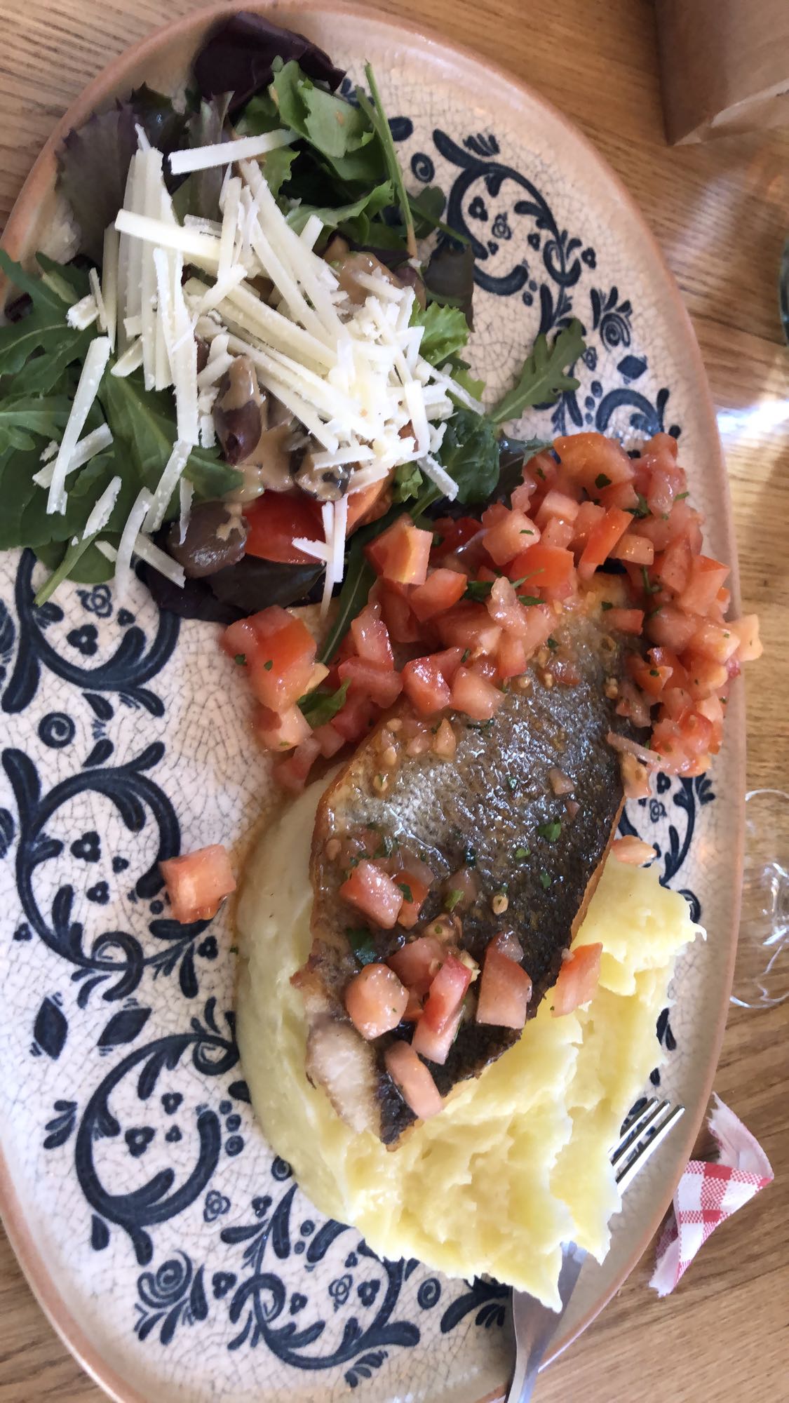 Poisson, purée et salade