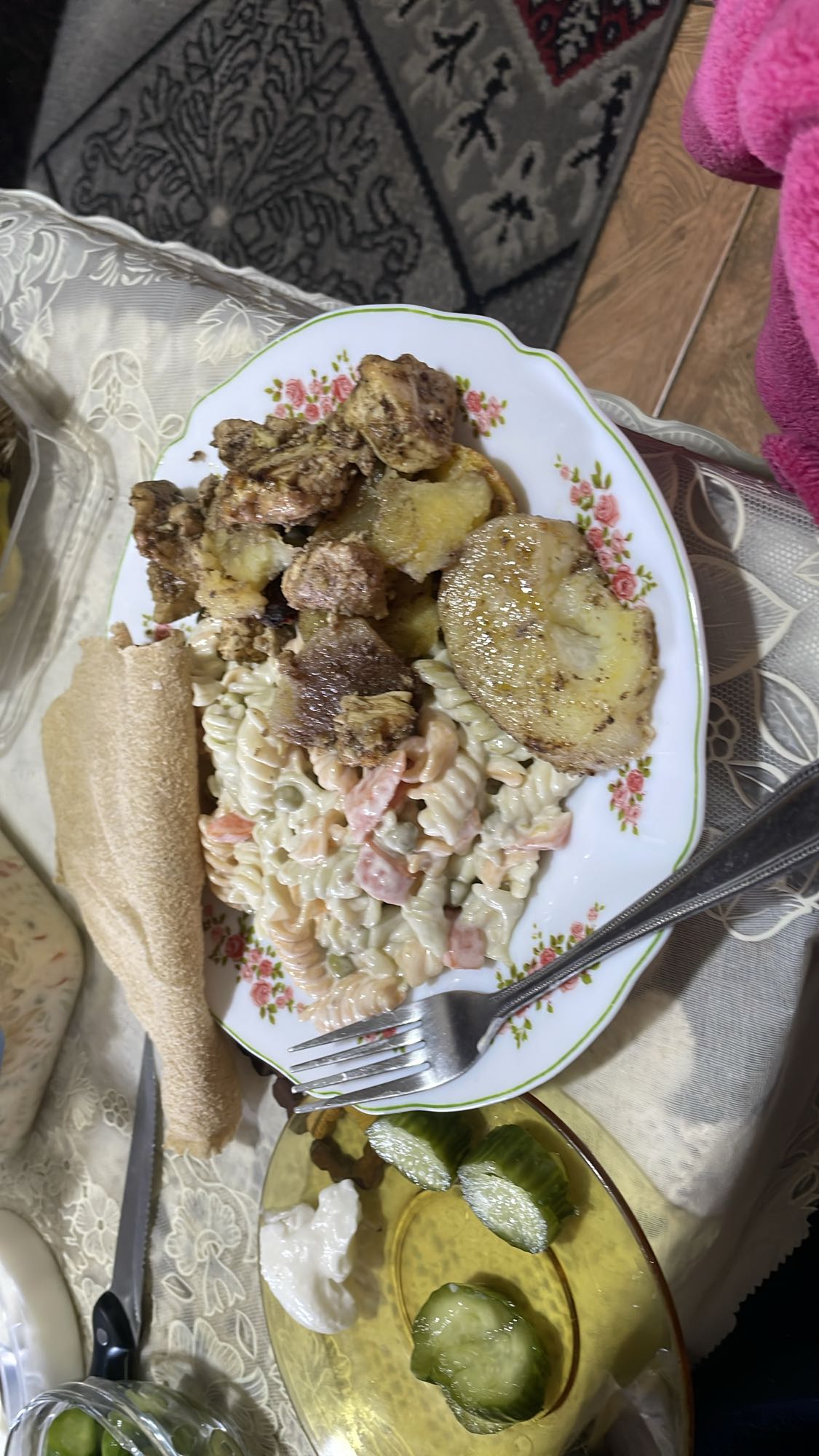 Pasta with chicken & sides