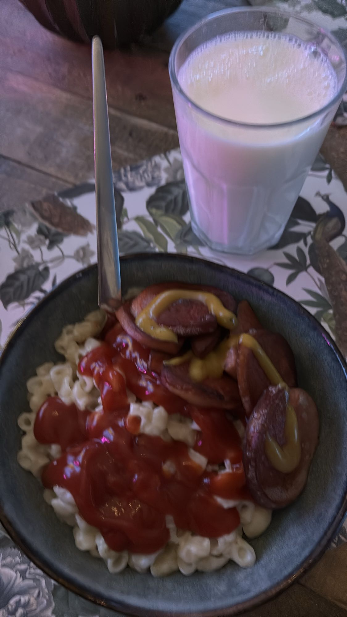 Korv med makaroner & mjölk