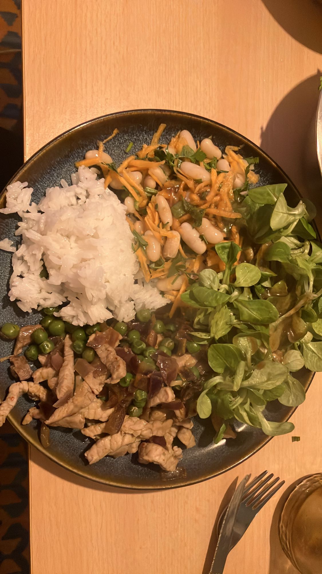 Prato com arroz e carne