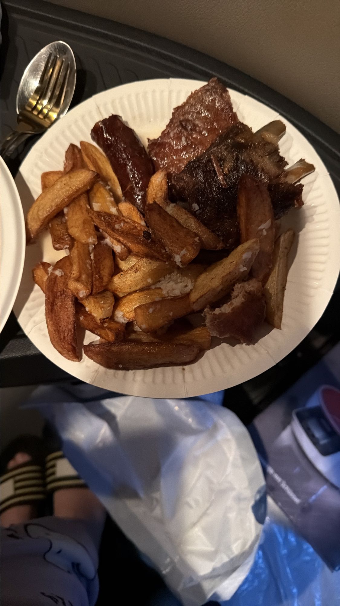 Cartofi prăjiți cu coaste