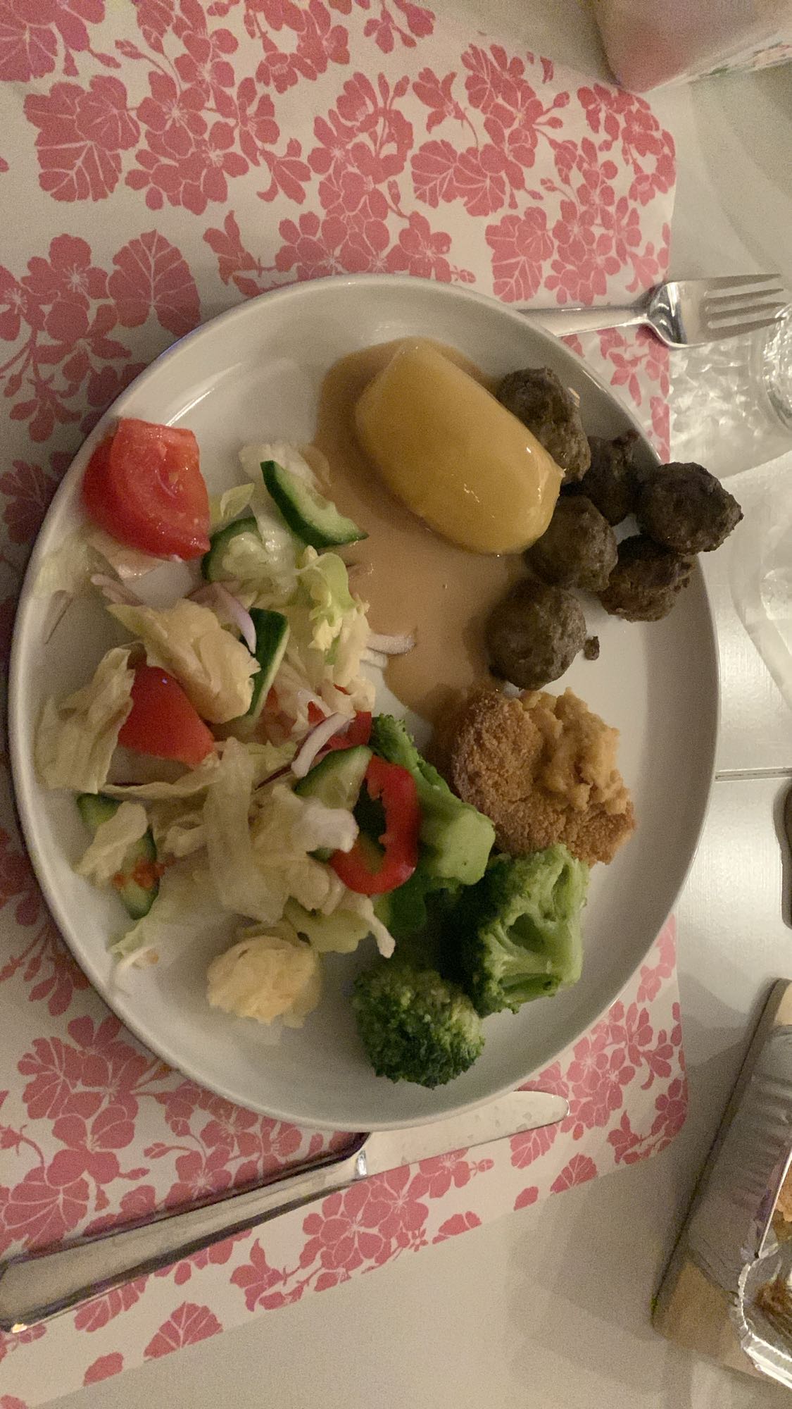 Köttbullar med potatis