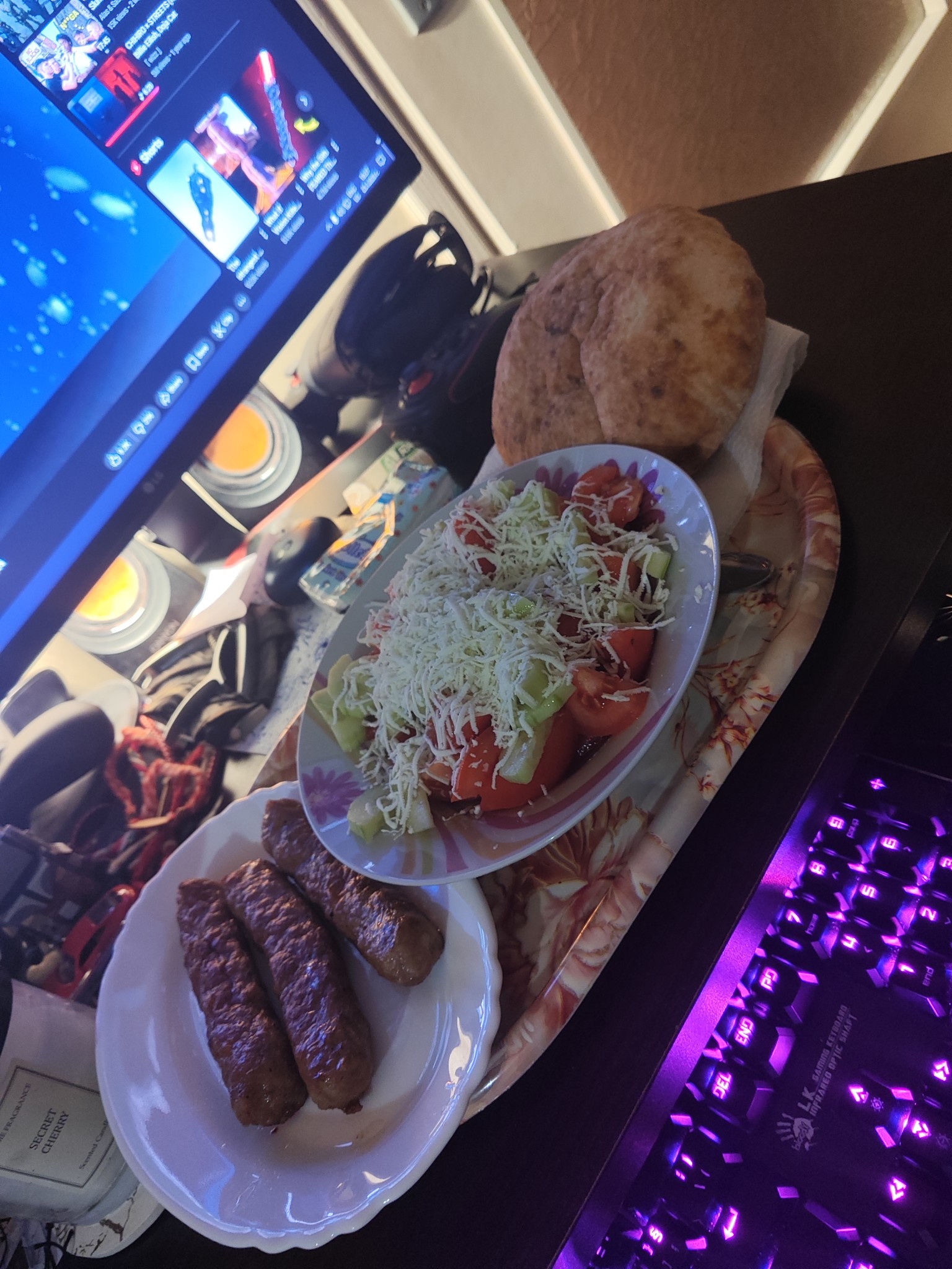 Ćevapi with salad & bread