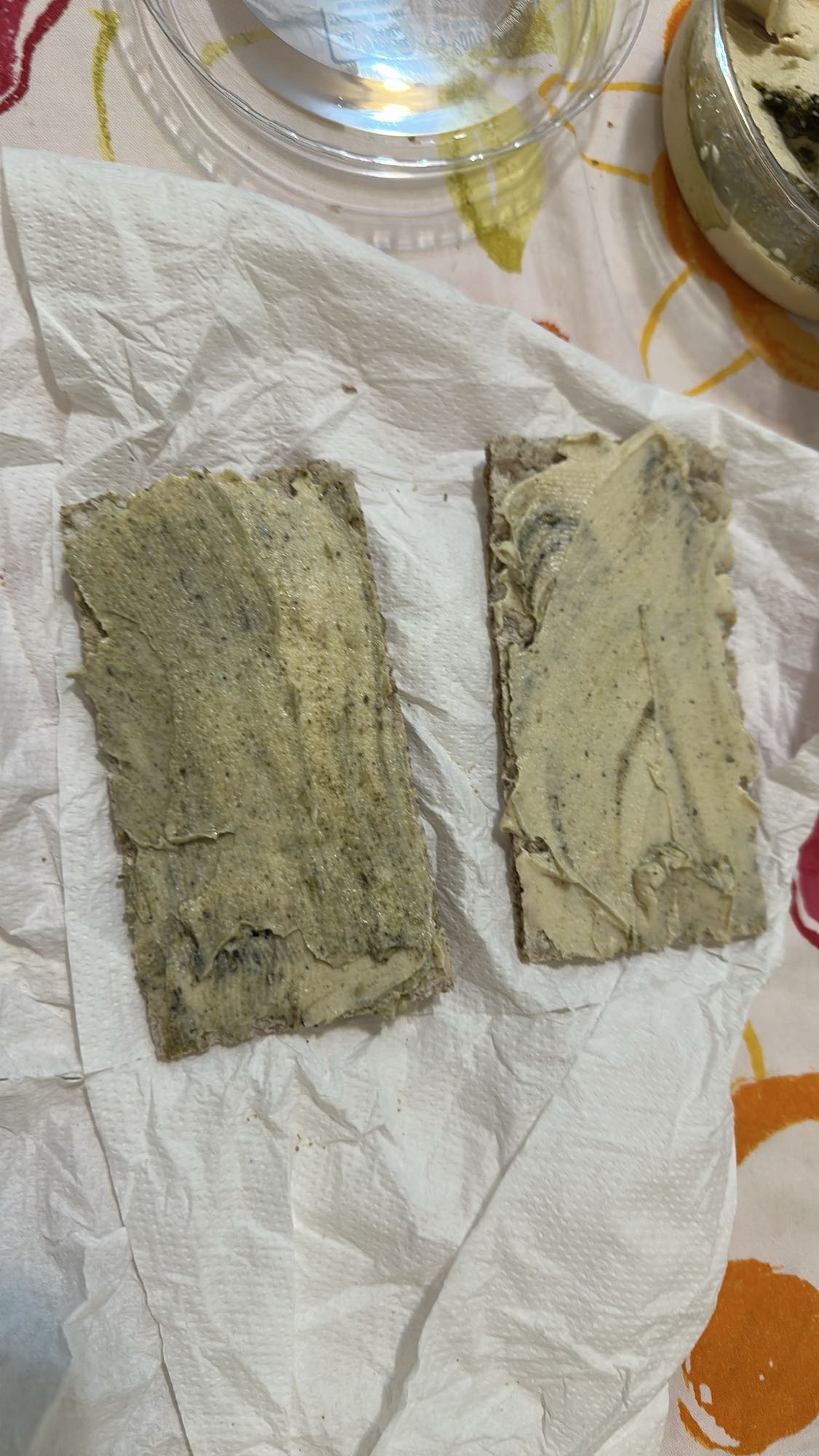 Crispbread with hummus