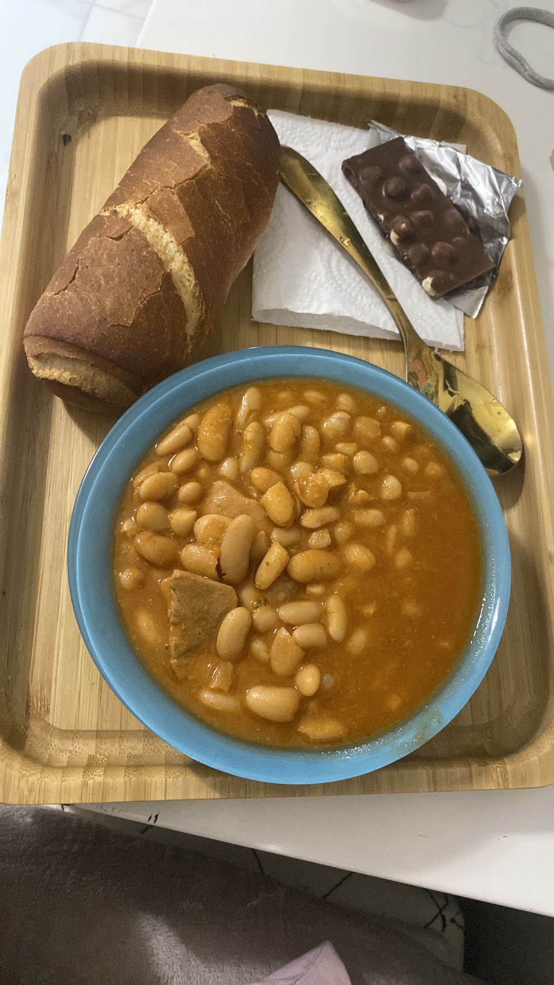 Haricots blancs, pain, chocolat