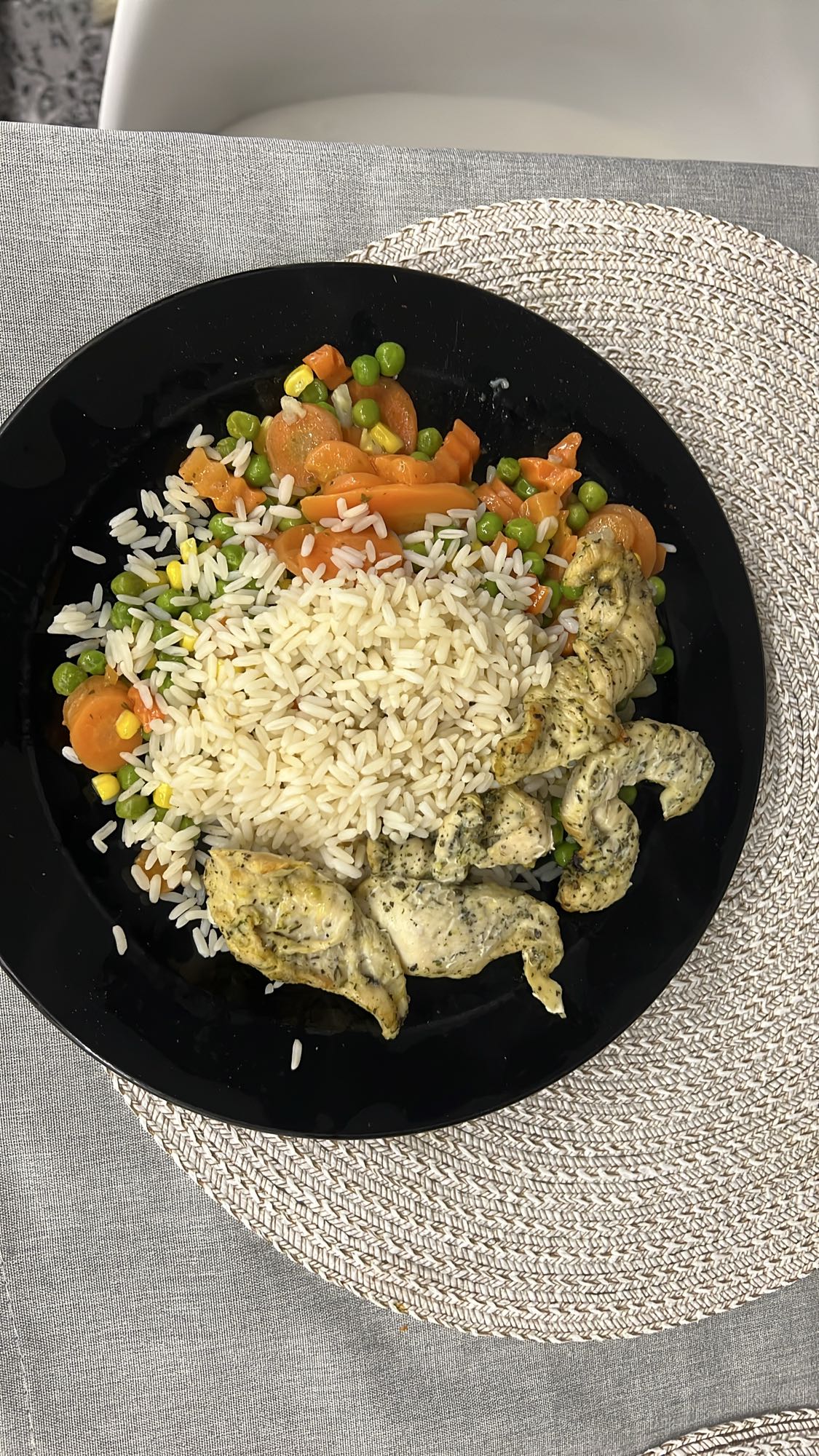 Kurczak z ryżem i warzywami