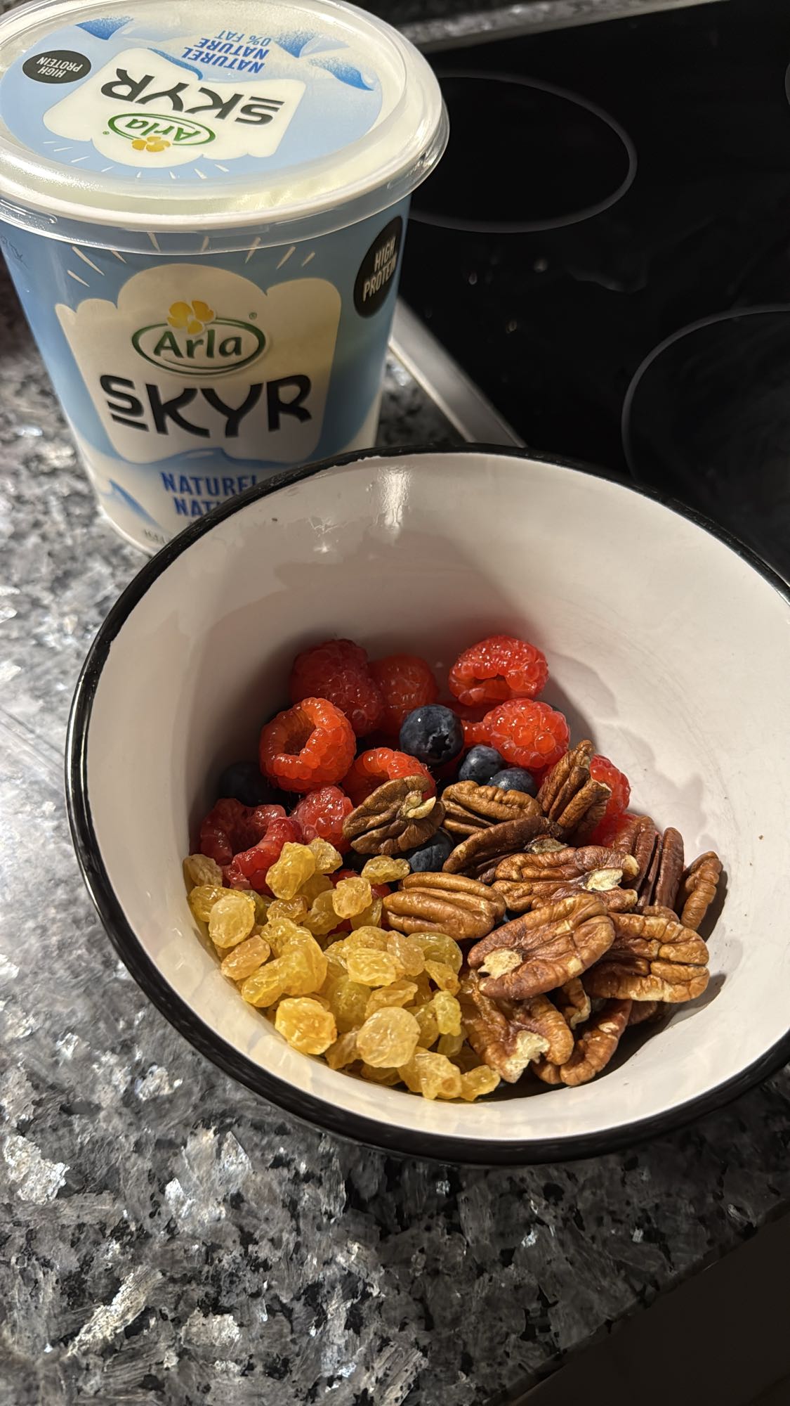 Skyr with berries and nuts