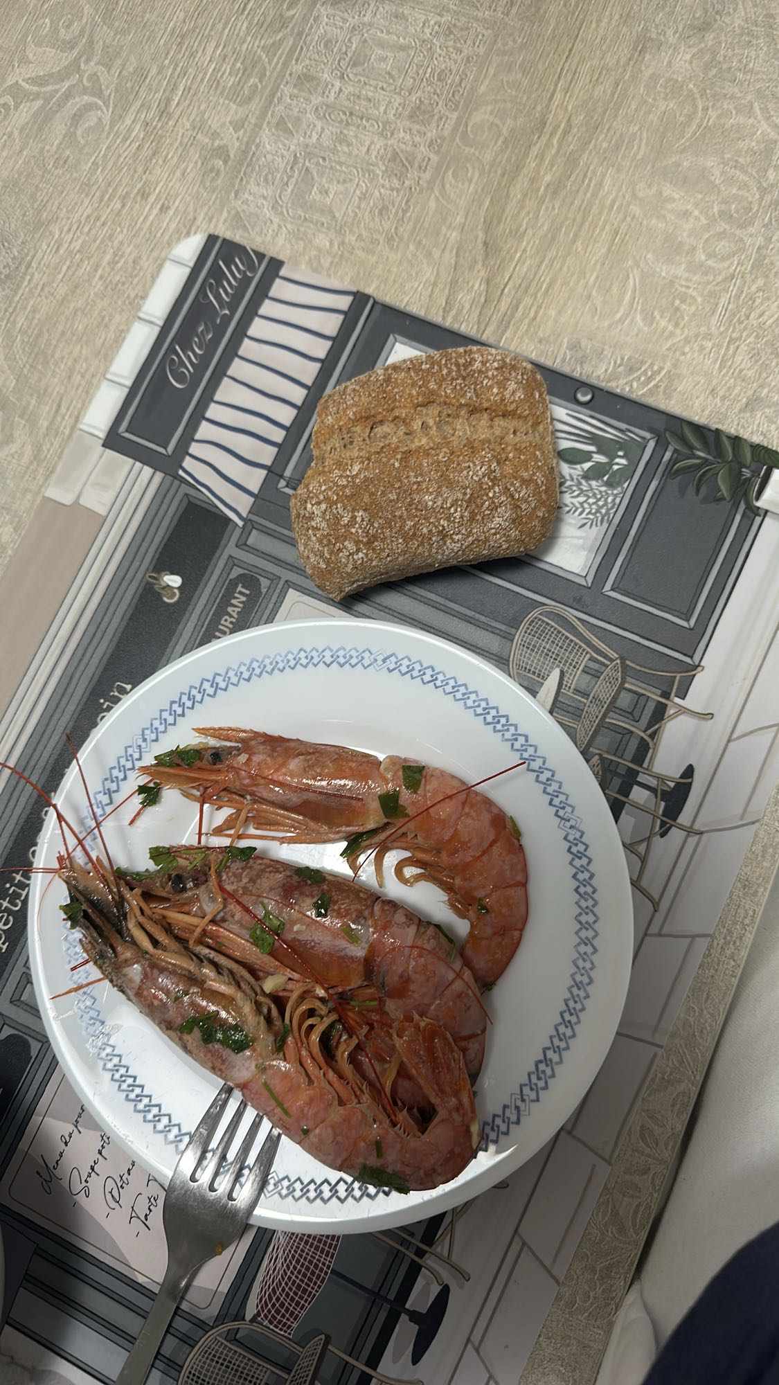 Gambas con pan integral