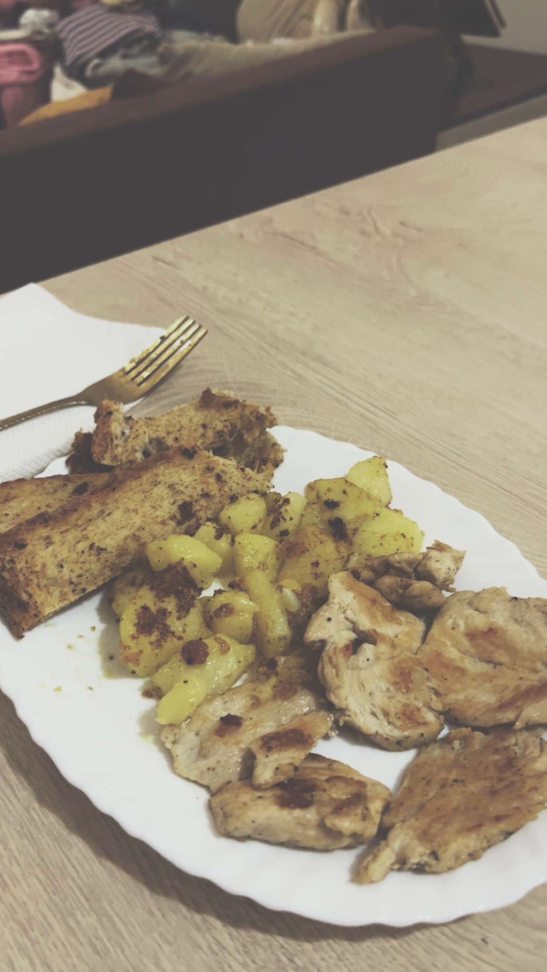 Poulet, pommes, pain