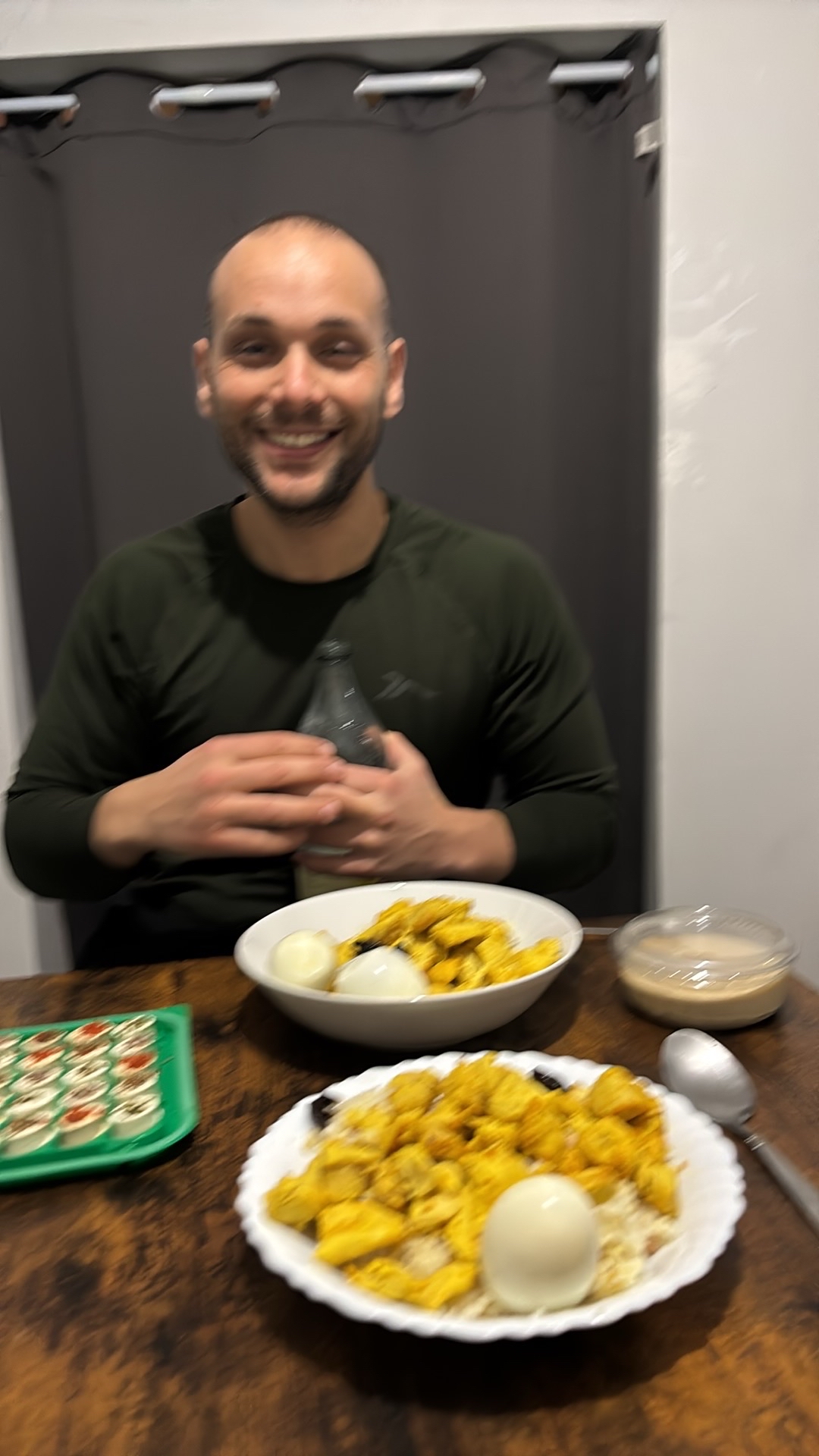 Riz, poulet, œufs durs