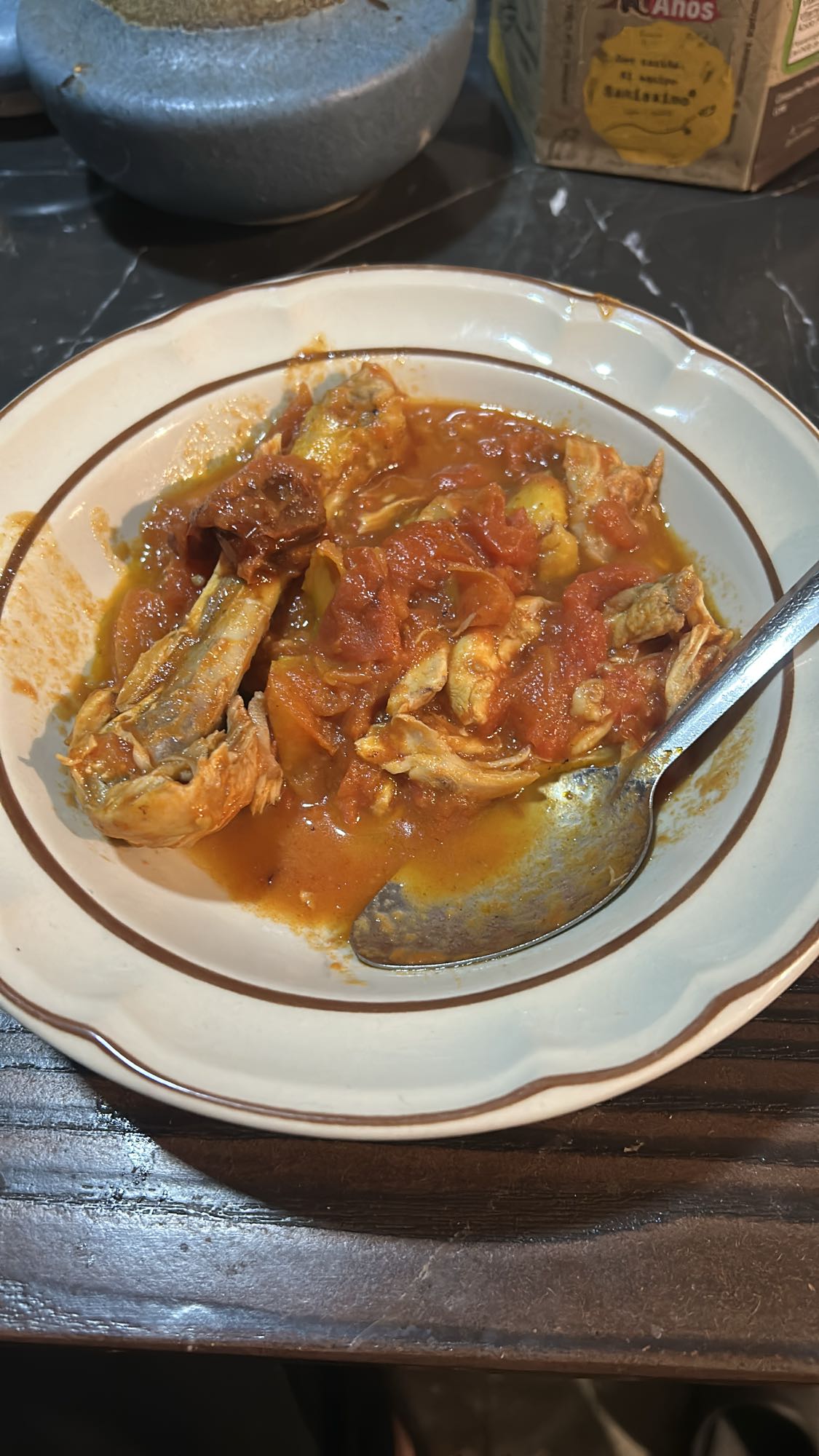 Pollo guisado con tomate
