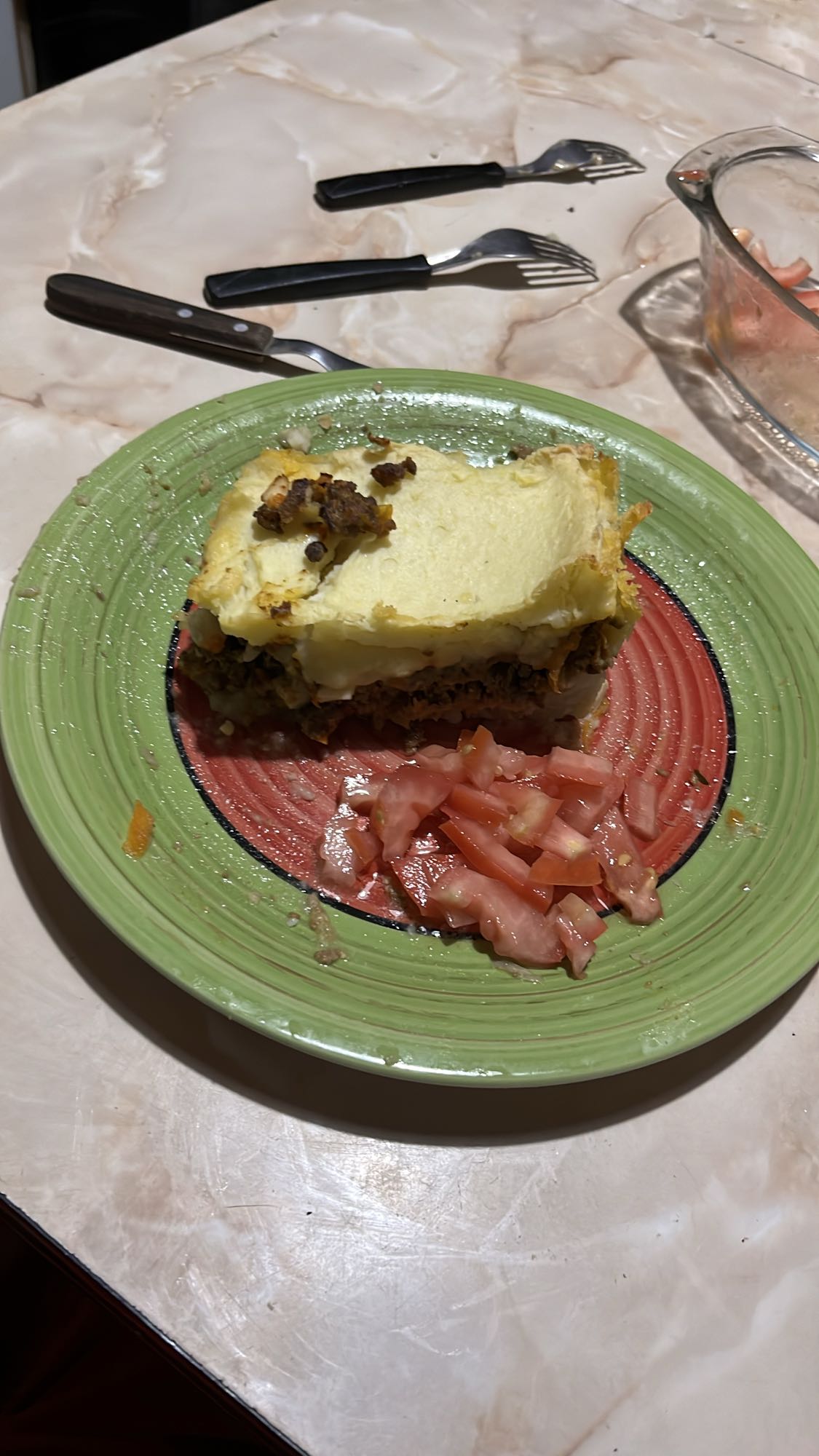 pastel de carne y tomate