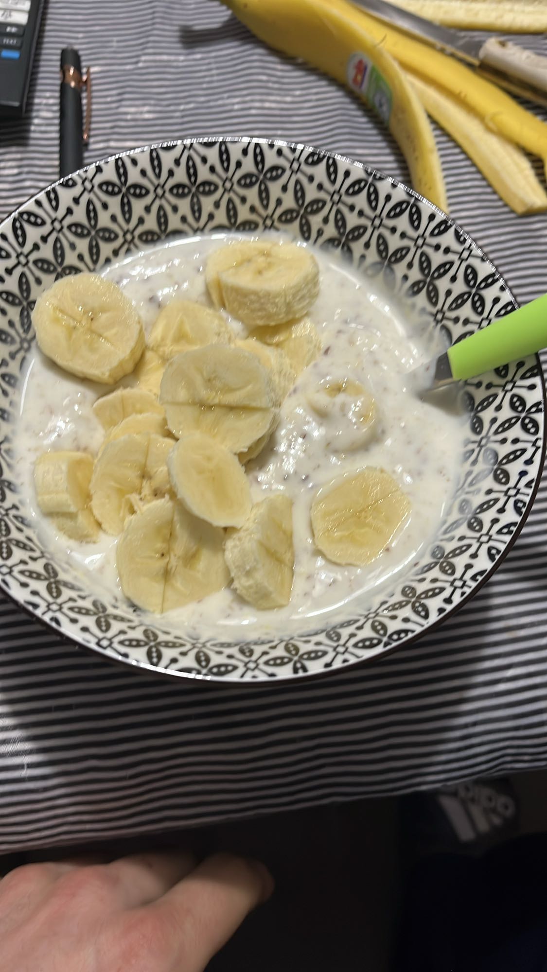 Банан с кисело мляко