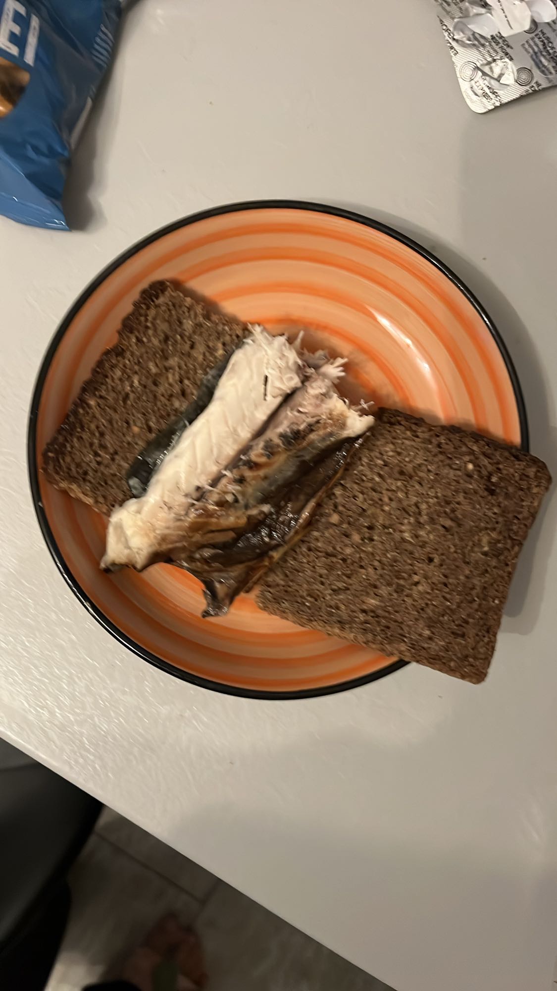 Sandviș cu pește și secară