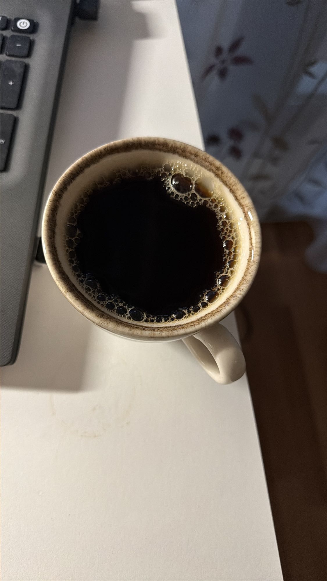 Cafea neagră simplă