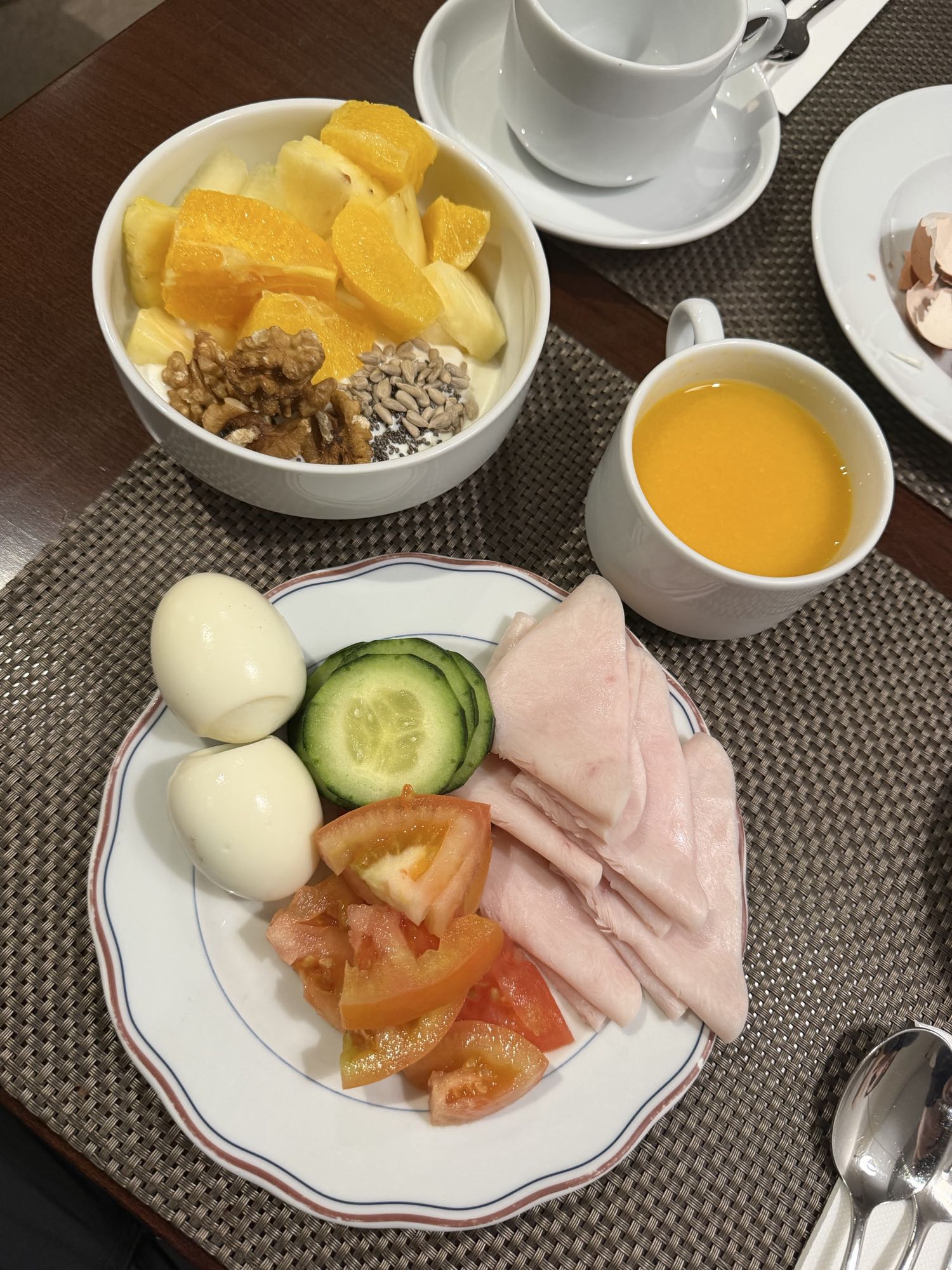 Kahvaltı tabağı ve meyve